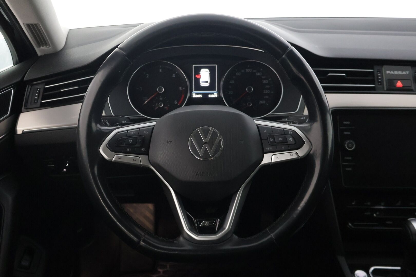 Volkswagen Passat 2021 Variant R-Line 2,0 TDI SCR 147 kW DSG * Webasto / Adap.vakkari / Koukku / Ratinlämmitin / Nahka-alcantara / LED / Ambient* - * Kattavasti huollettu / R-Line / ALV / Hyvät varusteet * - HULLUT AVAJAISHULINAT KORKOTARJOUS 3,29 %