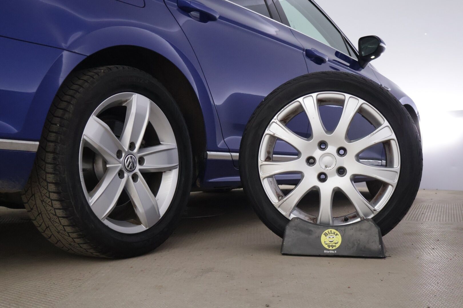 Volkswagen Passat 2021 Variant R-Line 2,0 TDI SCR 147 kW DSG * Webasto / Adap.vakkari / Koukku / Ratinlämmitin / Nahka-alcantara / LED / Ambient* - * Kattavasti huollettu / R-Line / ALV / Hyvät varusteet * - HULLUT AVAJAISHULINAT KORKOTARJOUS 3,29 %