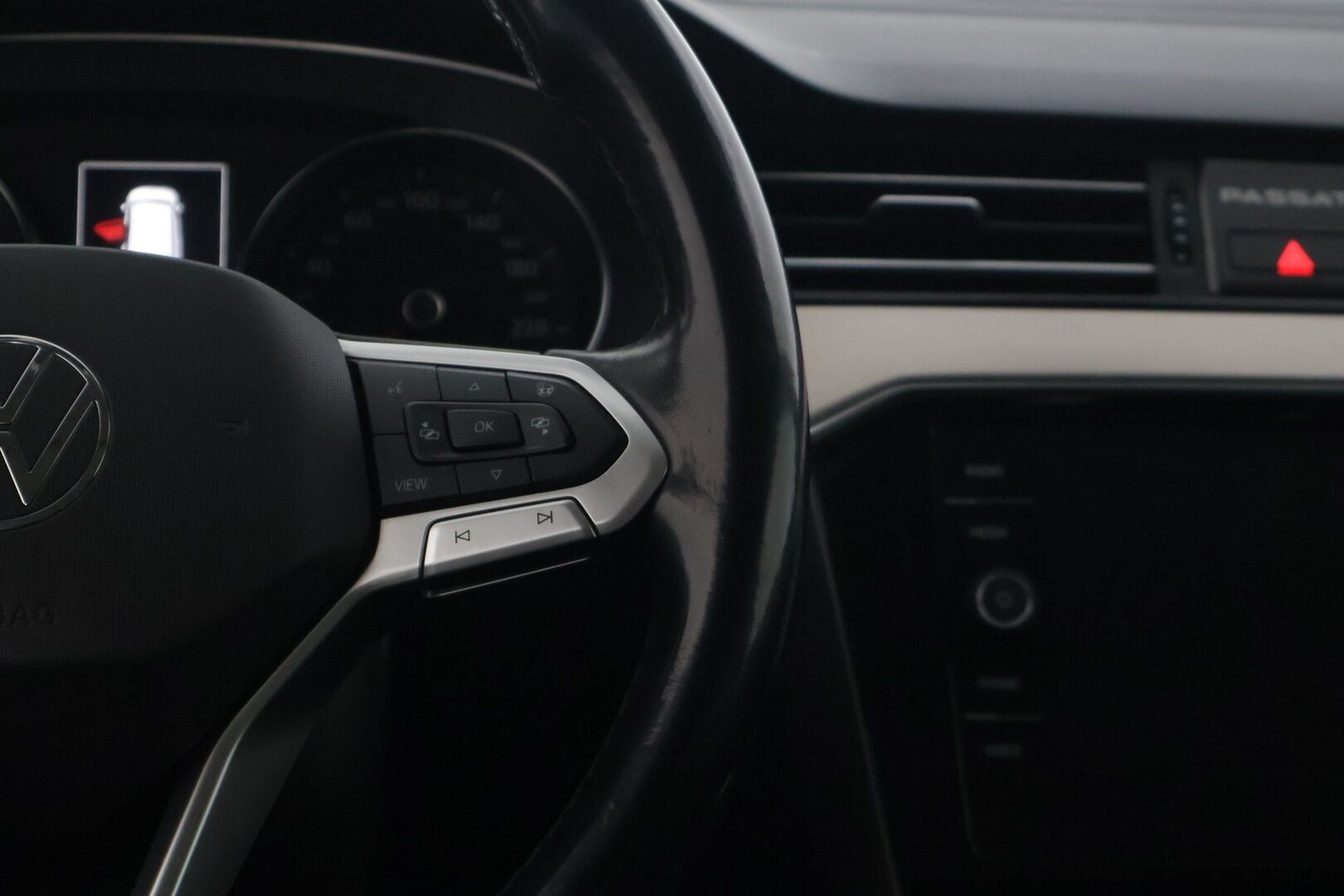Volkswagen Passat 2021 Passat Variant R-Line 2,0 TDI EVO SCR 110 kW DSG-automaatti - | R-Line | ALV | Webasto | ACC | Koukku | Ratinlämmitin | Nahka-alcantara | LED | Ambient | Kattavasti huollettu | 