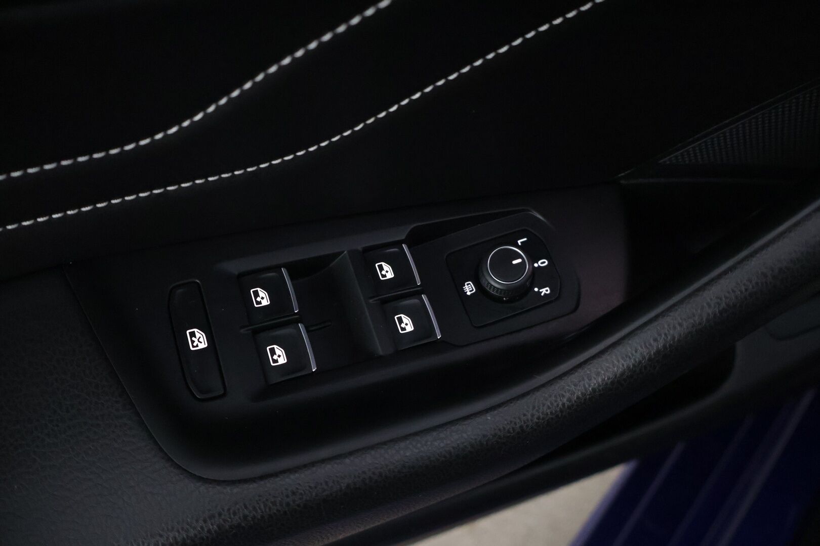 Volkswagen Passat 2021 Passat Variant R-Line 2,0 TDI EVO SCR 110 kW DSG-automaatti - | R-Line | ALV | Webasto | ACC | Koukku | Ratinlämmitin | Nahka-alcantara | LED | Ambient | Kattavasti huollettu | 