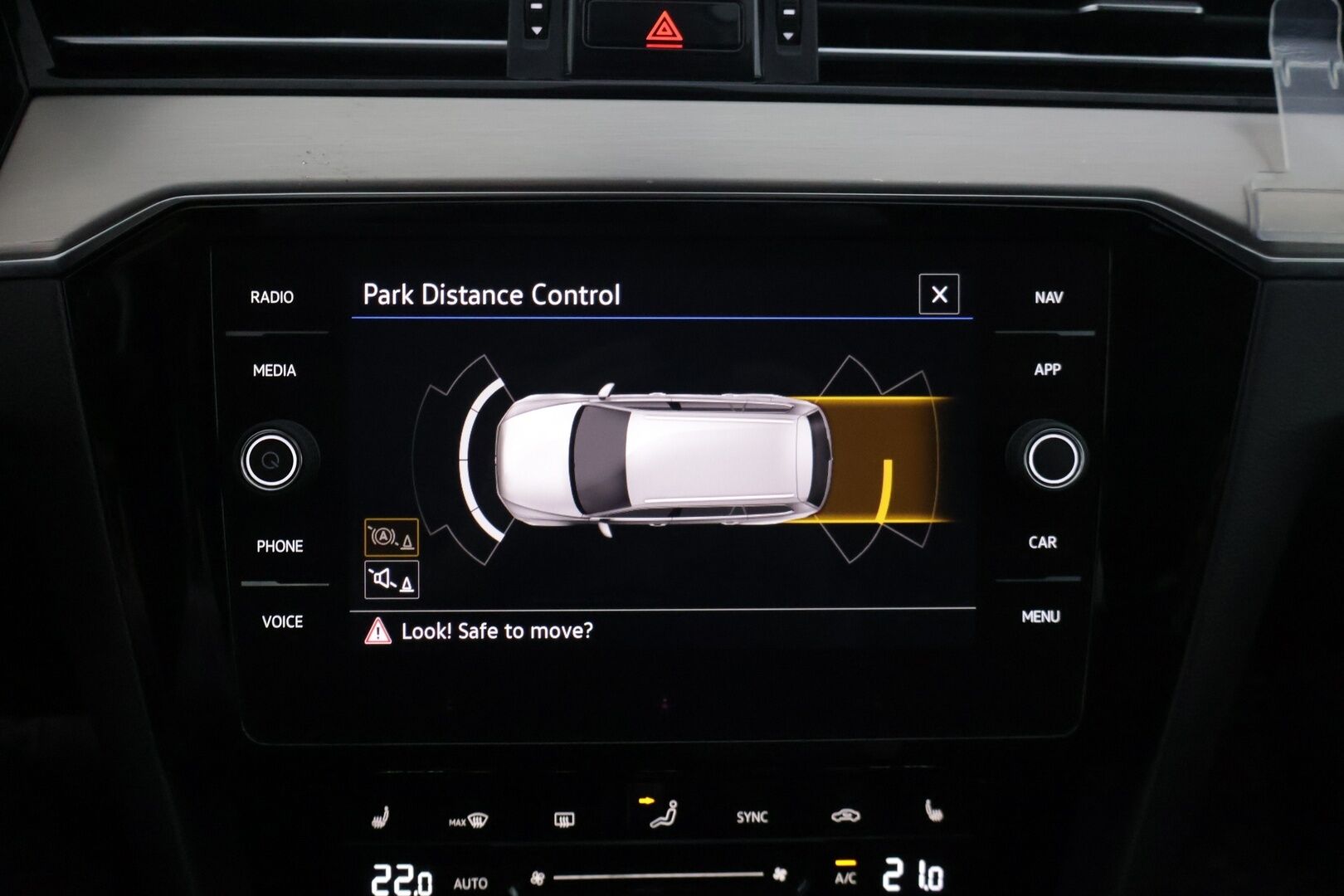 Volkswagen Passat 2021 Variant R-Line 2,0 TDI SCR 147 kW DSG * Webasto / Adap.vakkari / Koukku / Ratinlämmitin / Nahka-alcantara / LED / Ambient* - * Kattavasti huollettu / R-Line / ALV / Hyvät varusteet * - HULLUT AVAJAISHULINAT KORKOTARJOUS 3,29 %