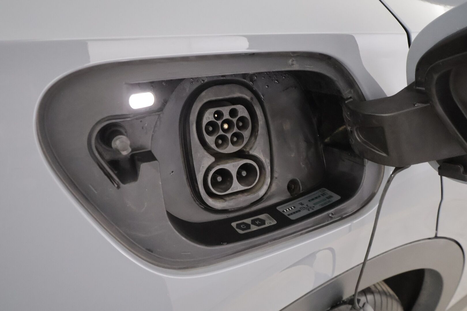 Volkswagen ID.4 2021 Pro Performance Business 150 kW, akku 77 kWh - | ILP | Koukku | ACC | Matrix-LED | P.Kamera | Nahka-Alcantara | Navi | Kaistavahti | Keyless | 1-om Suomi-auto | 2x Latauskaapelit | Kahdet renkaat |