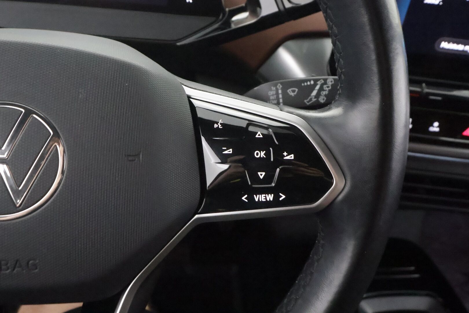 Volkswagen ID.4 2021 Pro Performance Business 150 kW, akku 77 kWh - | ILP | Koukku | ACC | Matrix-LED | P.Kamera | Nahka-Alcantara | Navi | Kaistavahti | Keyless | 1-om Suomi-auto | 2x Latauskaapelit | Kahdet renkaat |