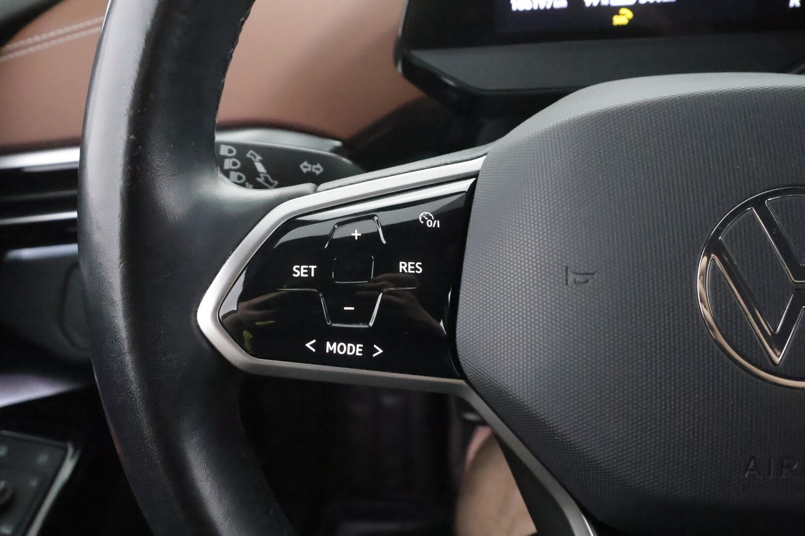 Volkswagen ID.4 2021 Pro Performance Business 150 kW, akku 77 kWh - | ILP | Koukku | ACC | Matrix-LED | P.Kamera | Nahka-Alcantara | Navi | Kaistavahti | Keyless | 1-om Suomi-auto | 2x Latauskaapelit | Kahdet renkaat |