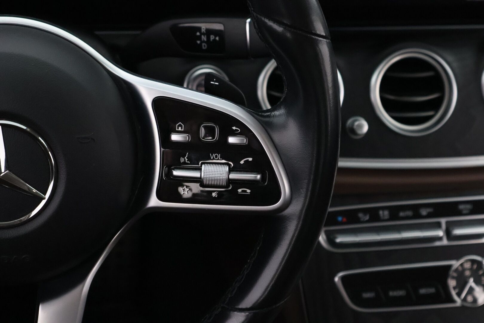 Mercedes-Benz E 2020 300 de A Business Avantgarde Edition EQ Power - Multibeam / Widescreen / Peruutuskamera / Ruskeat nahat / Vetokoukku / Vakkari / BLIS / Comand-Navi / Juuri saapunut!