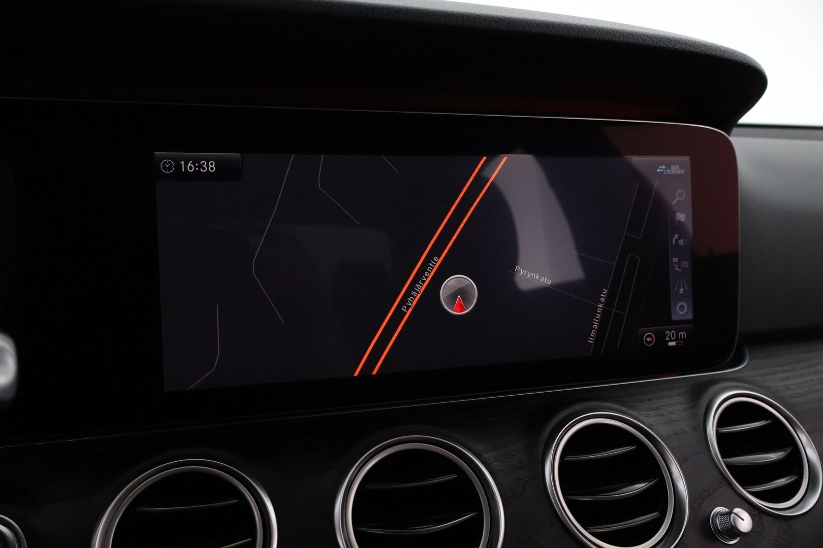 Mercedes-Benz E 2020 300 de A Business Avantgarde Edition EQ Power - Multibeam / Widescreen / Peruutuskamera / Ruskeat nahat / Vetokoukku / Vakkari / BLIS / Comand-Navi / Juuri saapunut!