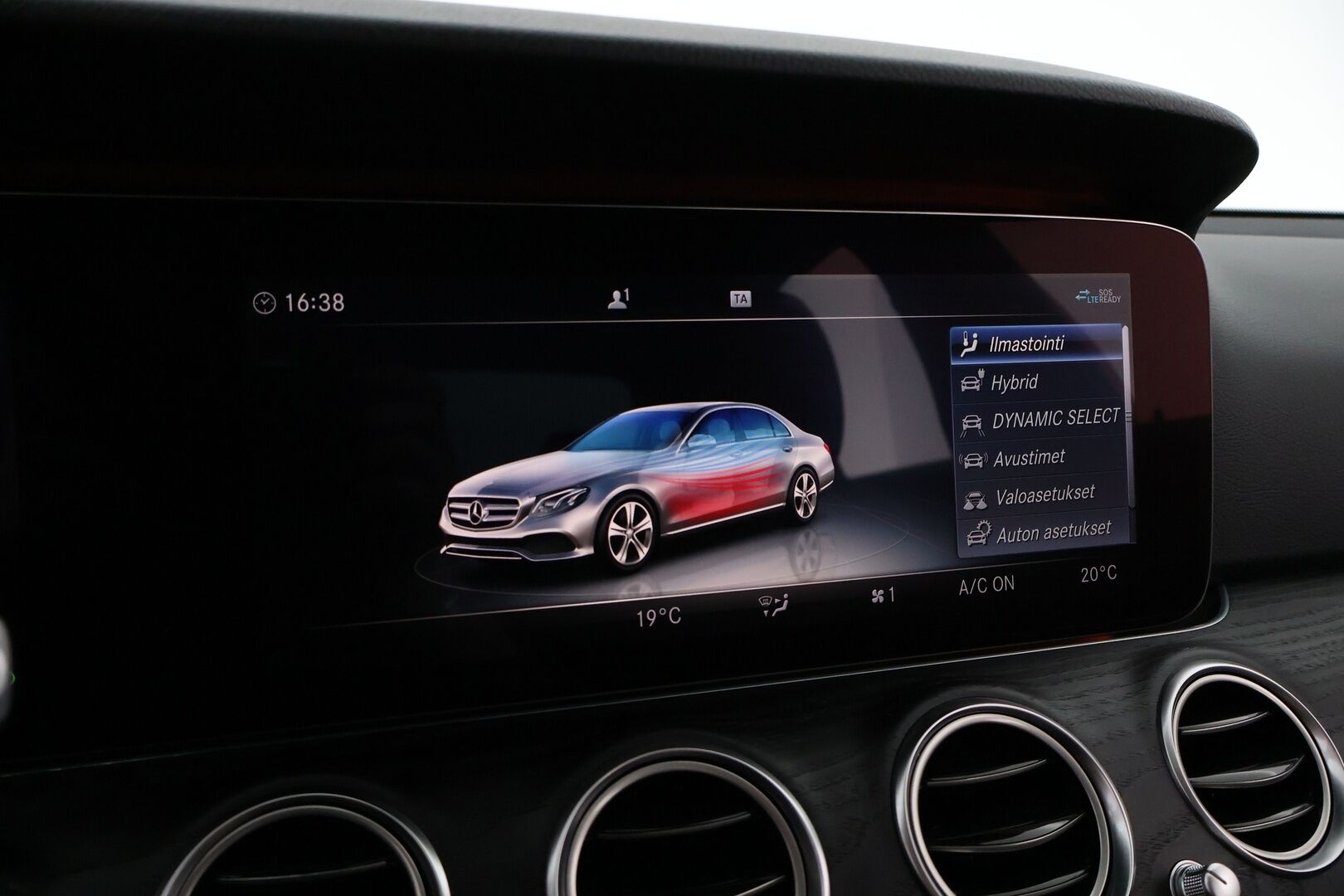 Mercedes-Benz E 2020 300 de A Business Avantgarde Edition EQ Power - Multibeam / Widescreen / Peruutuskamera / Ruskeat nahat / Vetokoukku / Vakkari / BLIS / Comand-Navi / Juuri saapunut!