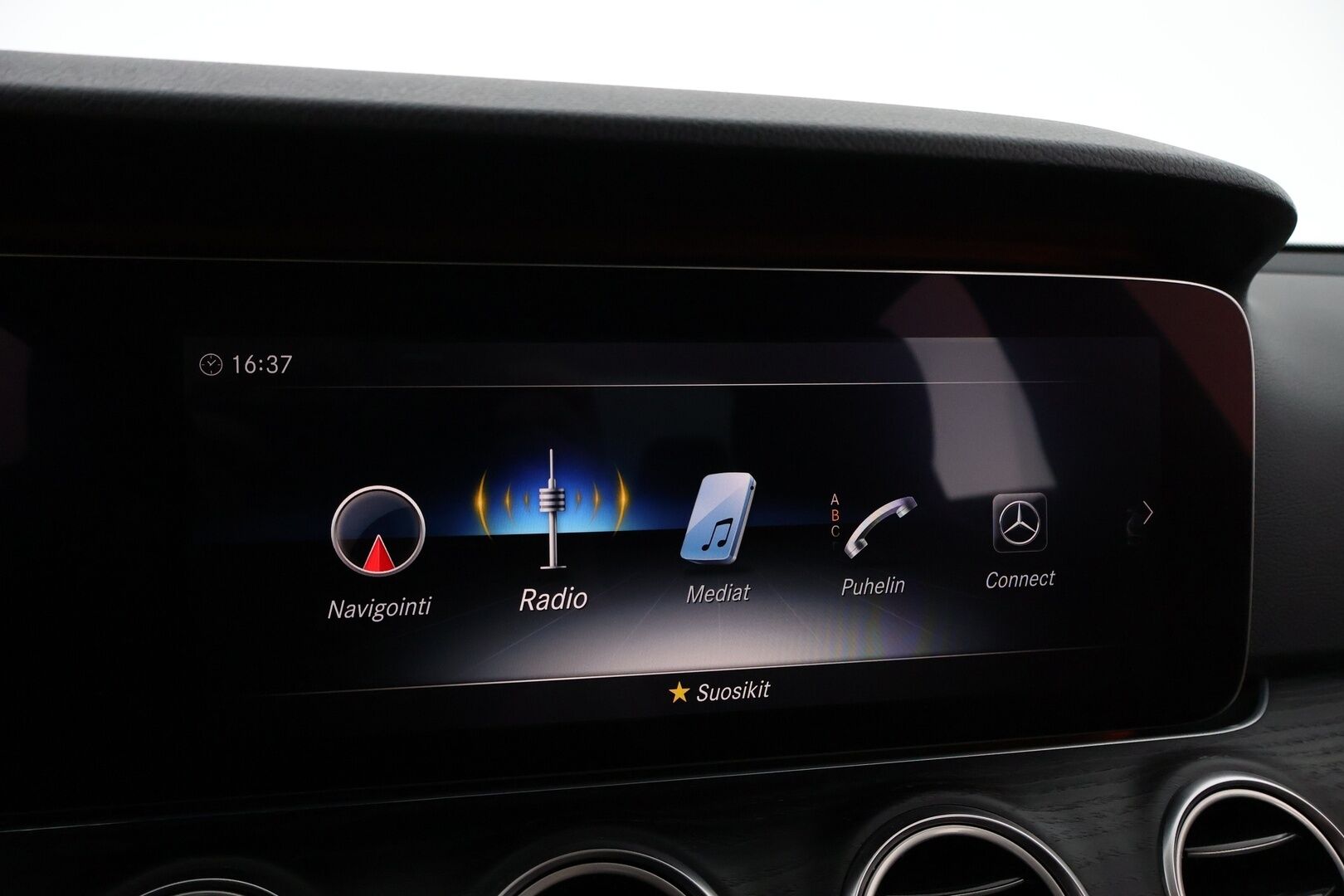 Mercedes-Benz E 2020 300 de A Business Avantgarde Edition EQ Power - Multibeam / Widescreen / Peruutuskamera / Ruskeat nahat / Vetokoukku / Vakkari / BLIS / Comand-Navi / Juuri saapunut!