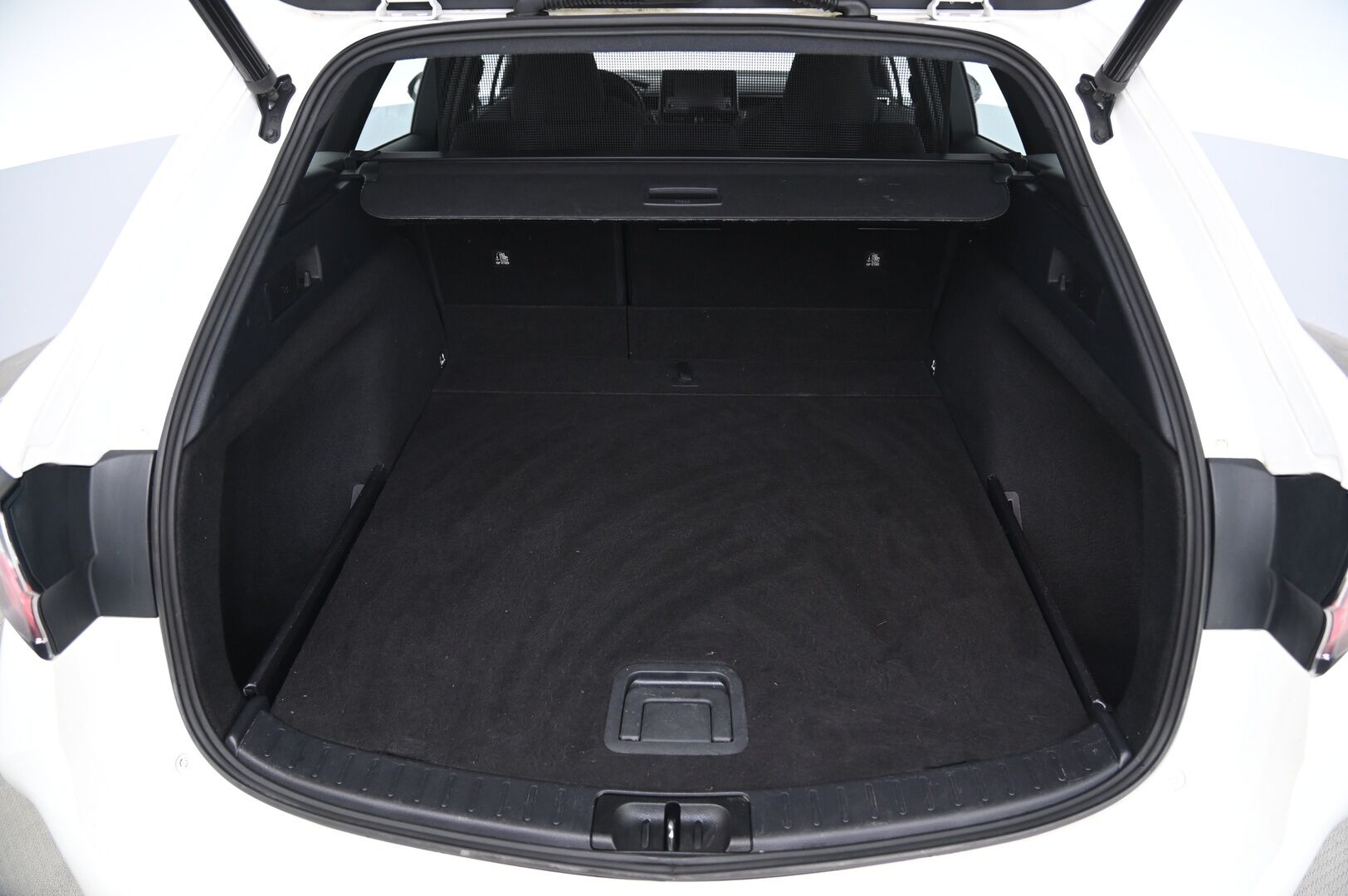 Toyota Corolla 2020 Touring Sports 1,8 Hybrid Active Business - ACC | Merkkihuollot | ACC | Lohko | Navi | KeyLess | P. Kamera | Ratinlämmitin | 2x renkaat&vanteet