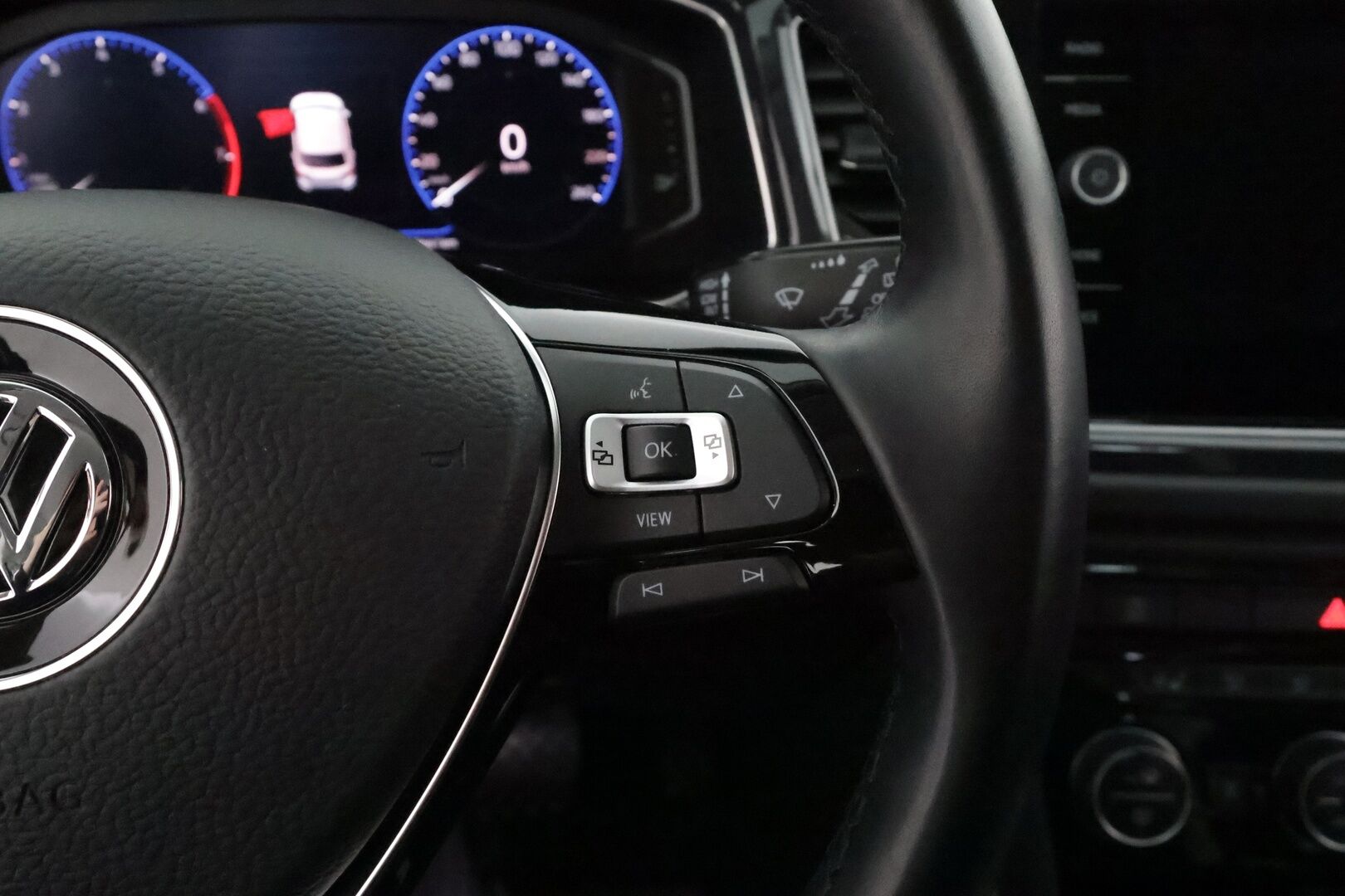 Volkswagen T-Roc 2020 Sport Limited 1,5 TSI EVO 110 kW DSG ** Webasto / Adapt.Vakkari / P.Tutkat / LED-valot / Kaistavahti / Apple&Android ** - Suomi-auto / 2x renkaat