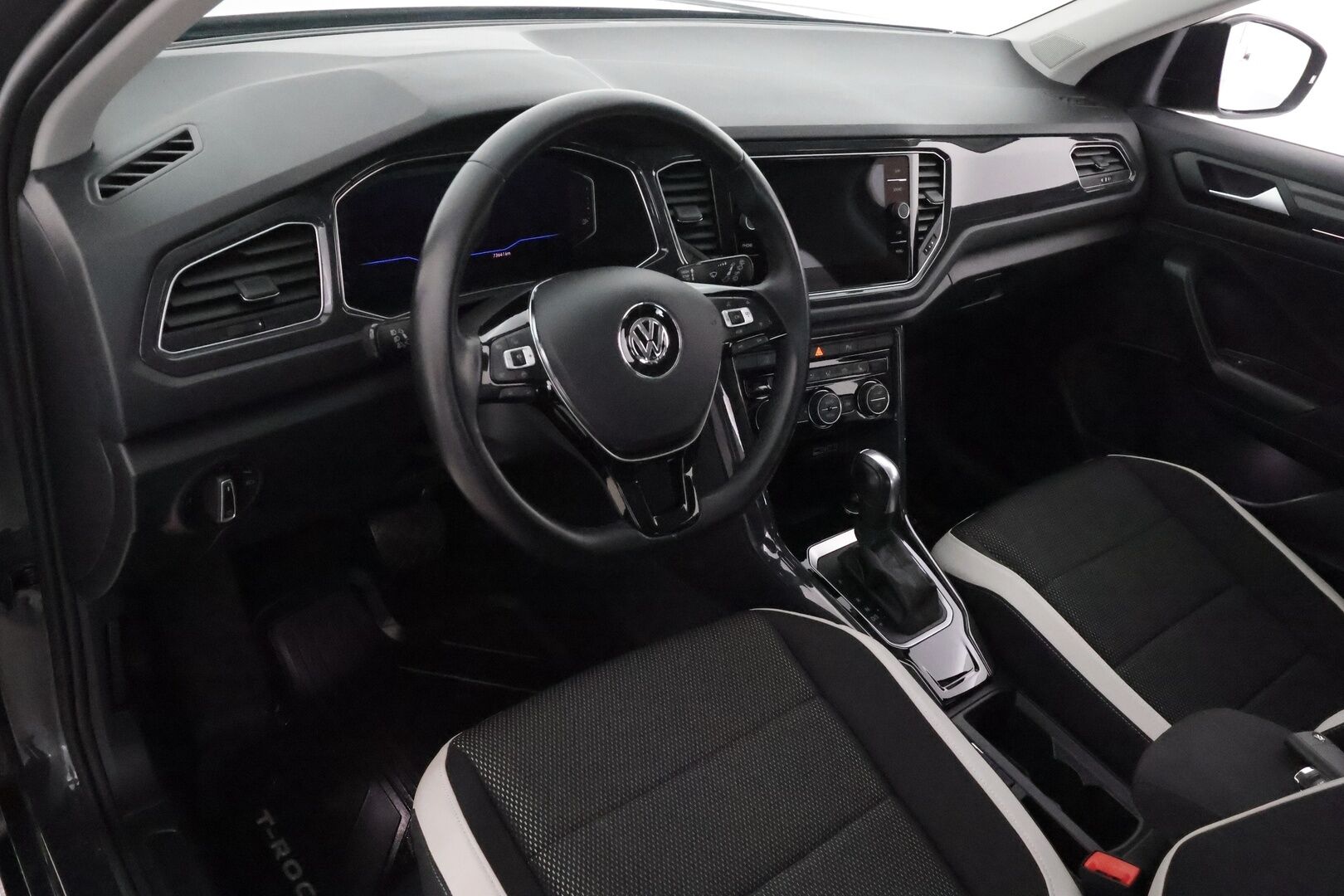 Volkswagen T-Roc 2020 Sport Limited 1,5 TSI EVO 110 kW DSG ** Webasto / Adapt.Vakkari / P.Tutkat / LED-valot / Kaistavahti / Apple&Android ** - Suomi-auto / 2x renkaat