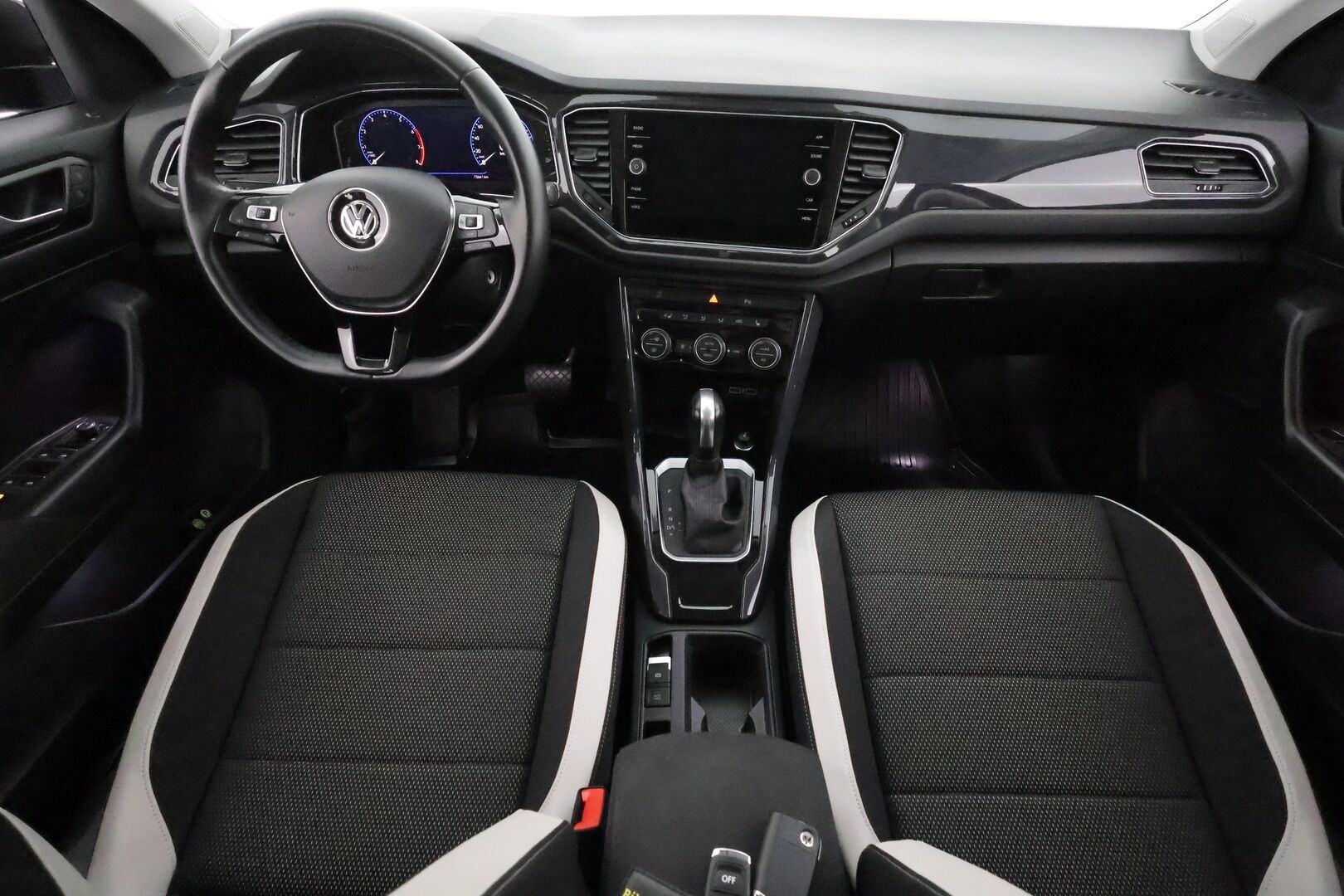 Volkswagen T-Roc 2020 Sport Limited 1,5 TSI EVO 110 kW DSG ** Webasto / Adapt.Vakkari / P.Tutkat / LED-valot / Kaistavahti / Apple&Android ** - Suomi-auto / 2x renkaat