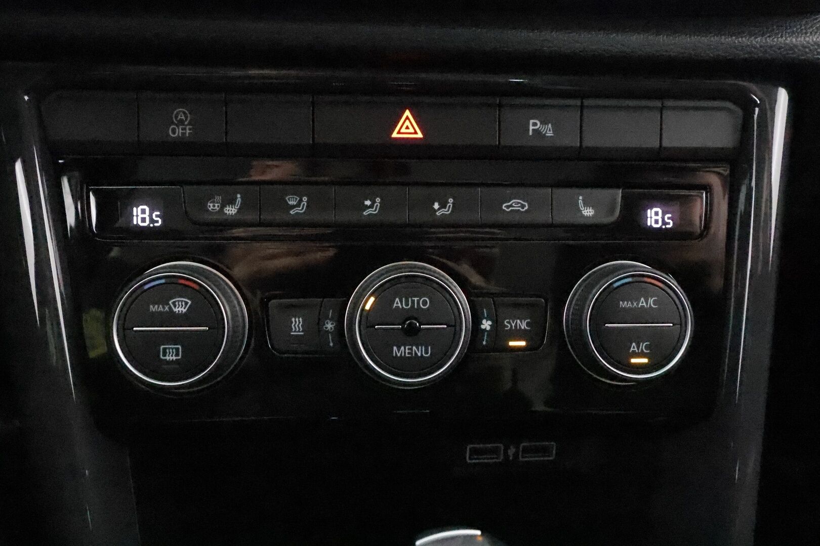 Volkswagen T-Roc 2020 Sport Limited 1,5 TSI EVO 110 kW DSG ** Webasto / Adapt.Vakkari / P.Tutkat / LED-valot / Kaistavahti / Apple&Android ** - Suomi-auto / 2x renkaat