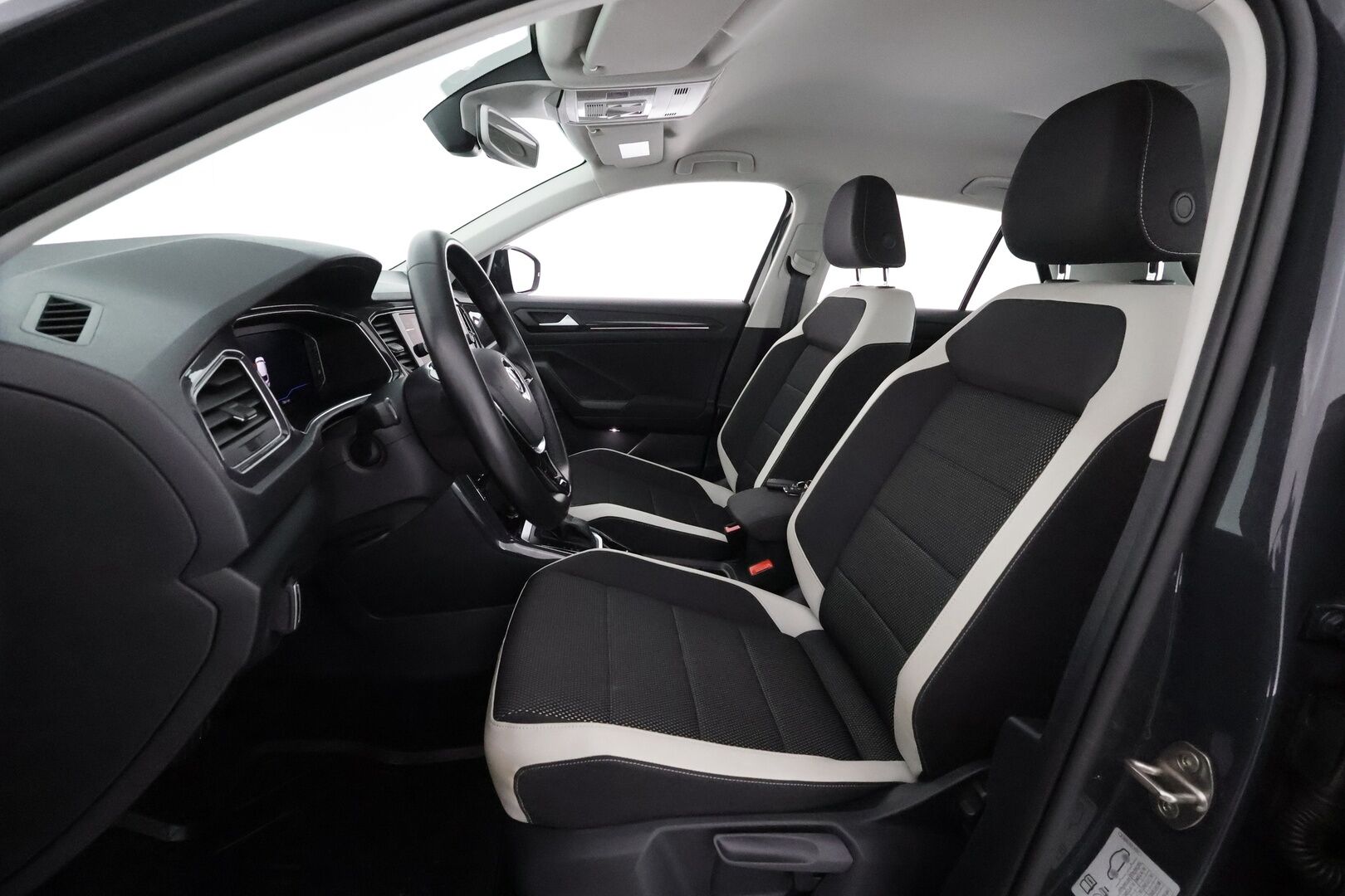 Volkswagen T-Roc 2020 Sport Limited 1,5 TSI EVO 110 kW DSG ** Webasto / Adapt.Vakkari / P.Tutkat / LED-valot / Kaistavahti / Apple&Android ** - Suomi-auto / 2x renkaat
