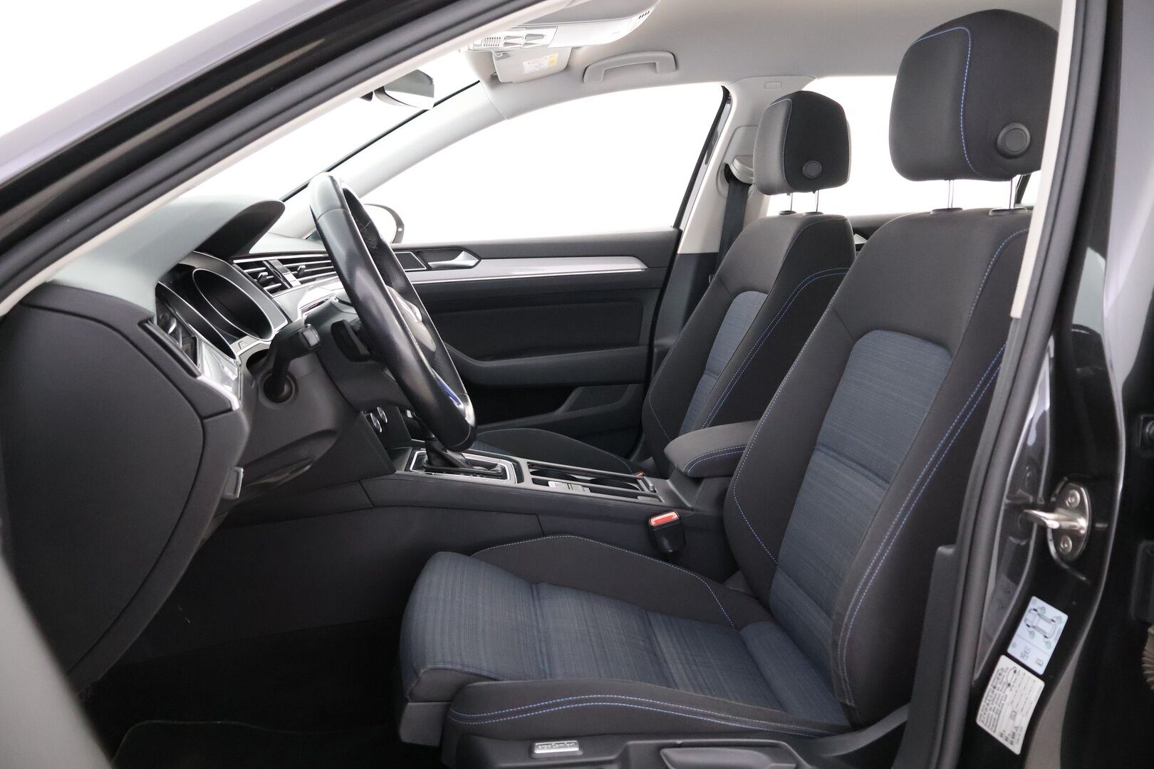Volkswagen Passat 2020 Variant GTE Plug-In Hybrid 160 kW DSG-automaatti - 1Om Suomiauto | Webasto | ACC | Matrix LED | Facelift | Peruutuskamera | Ratinlämmitys | ergoComfort