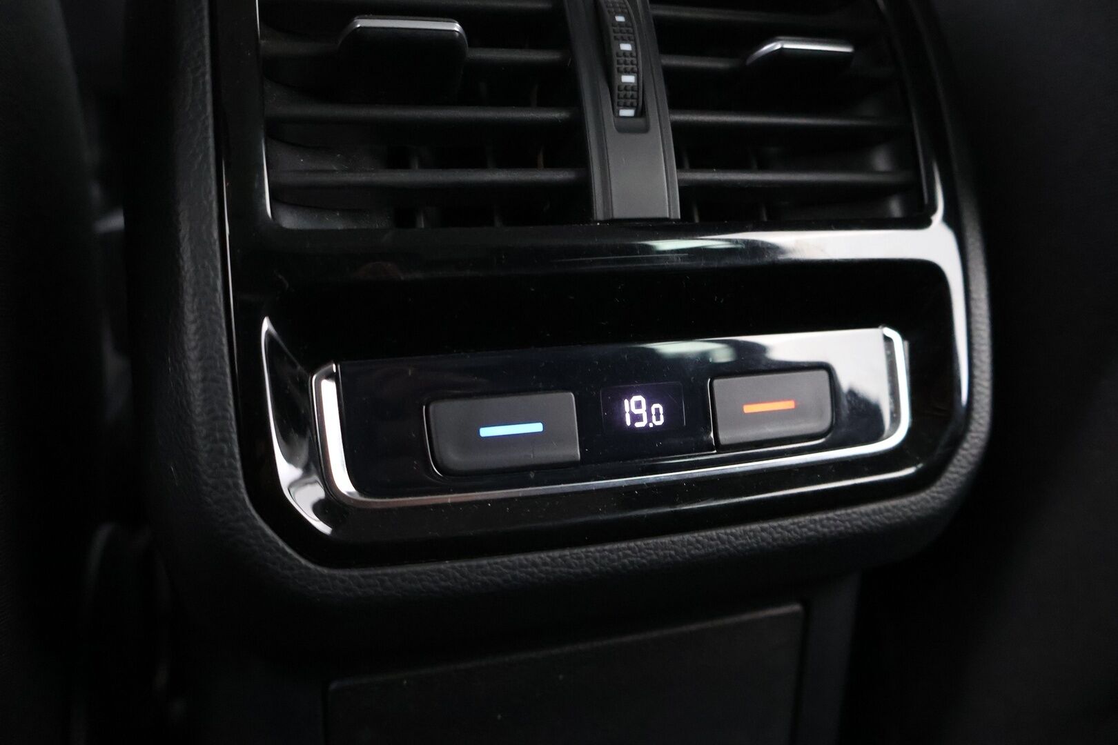 Volkswagen Passat 2020 Variant GTE Plug-In Hybrid 160 kW DSG-automaatti - 1Om Suomiauto | Webasto | ACC | Matrix LED | Facelift | Peruutuskamera | Ratinlämmitys | ergoComfort