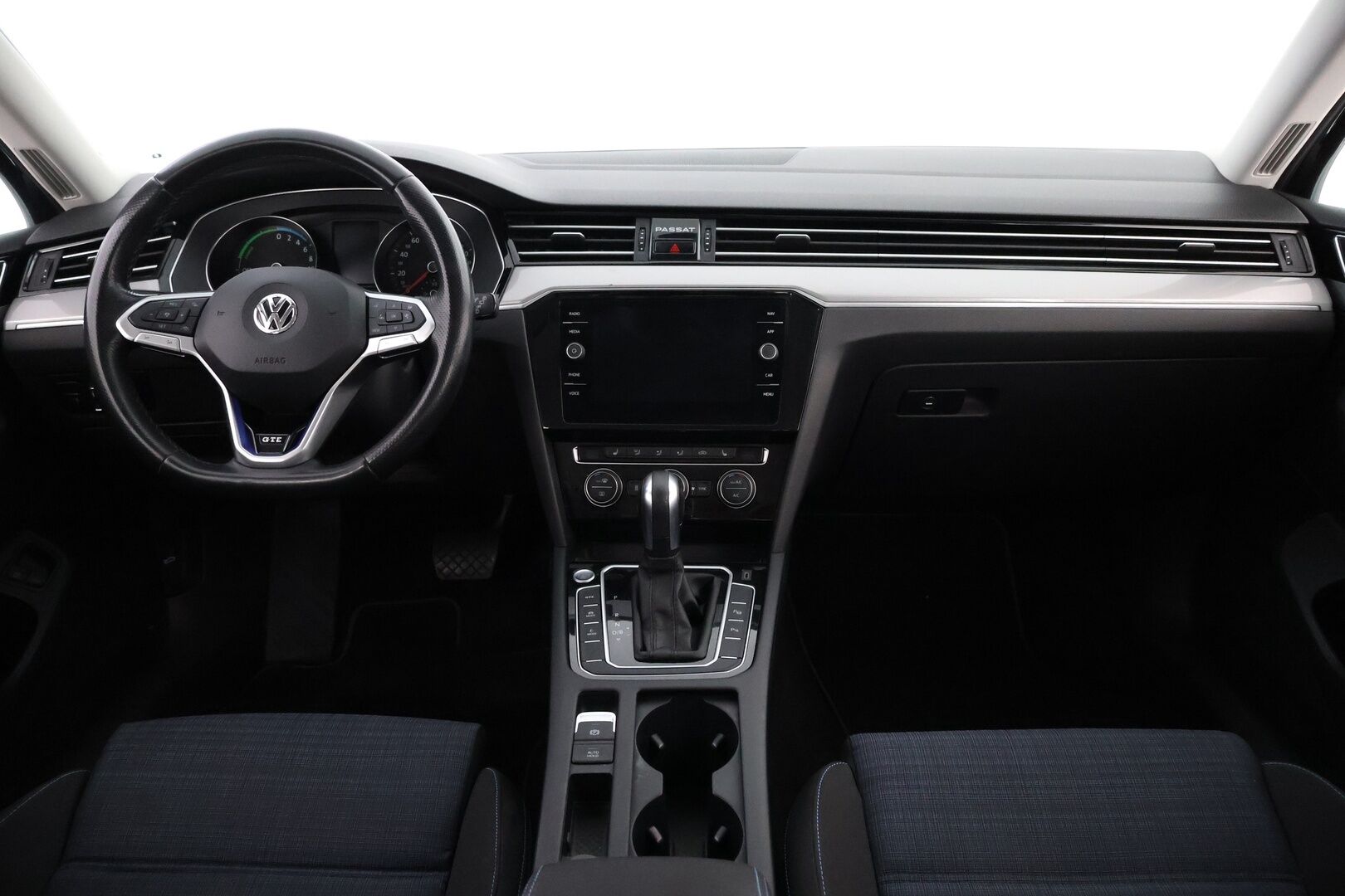 Volkswagen Passat 2020 Variant GTE Plug-In Hybrid 160 kW DSG-automaatti - 1Om Suomiauto | Webasto | ACC | Matrix LED | Facelift | Peruutuskamera | Ratinlämmitys | ergoComfort