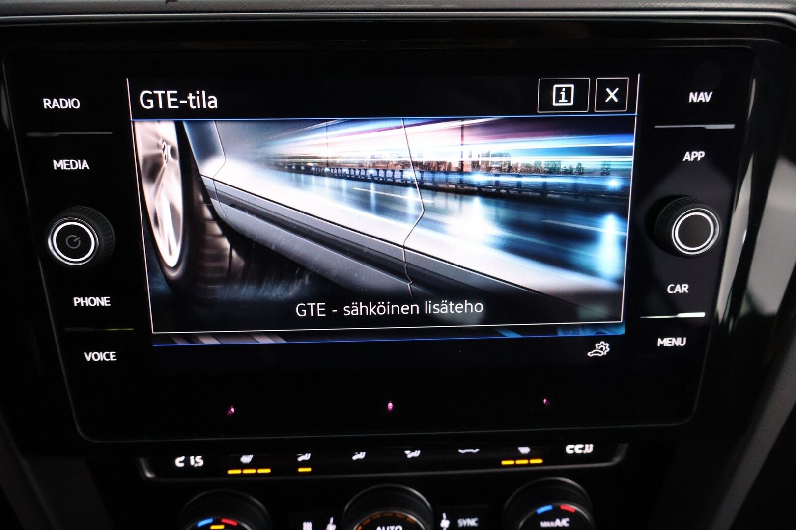 Volkswagen Passat 2020 Variant GTE Plug-In Hybrid 160 kW DSG-automaatti - 1Om Suomiauto | Webasto | ACC | Matrix LED | Facelift | Peruutuskamera | Ratinlämmitys | ergoComfort