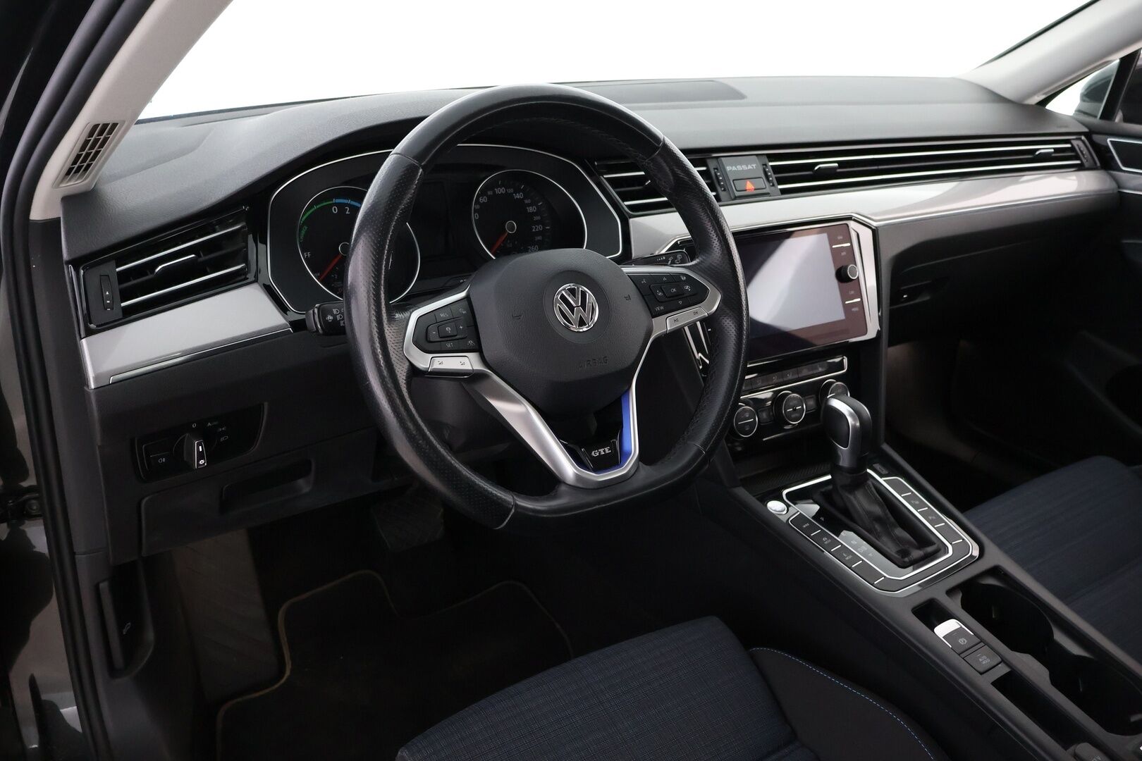 Volkswagen Passat 2020 Variant GTE Plug-In Hybrid 160 kW DSG-automaatti - 1Om Suomiauto | Webasto | ACC | Matrix LED | Facelift | Peruutuskamera | Ratinlämmitys | ergoComfort