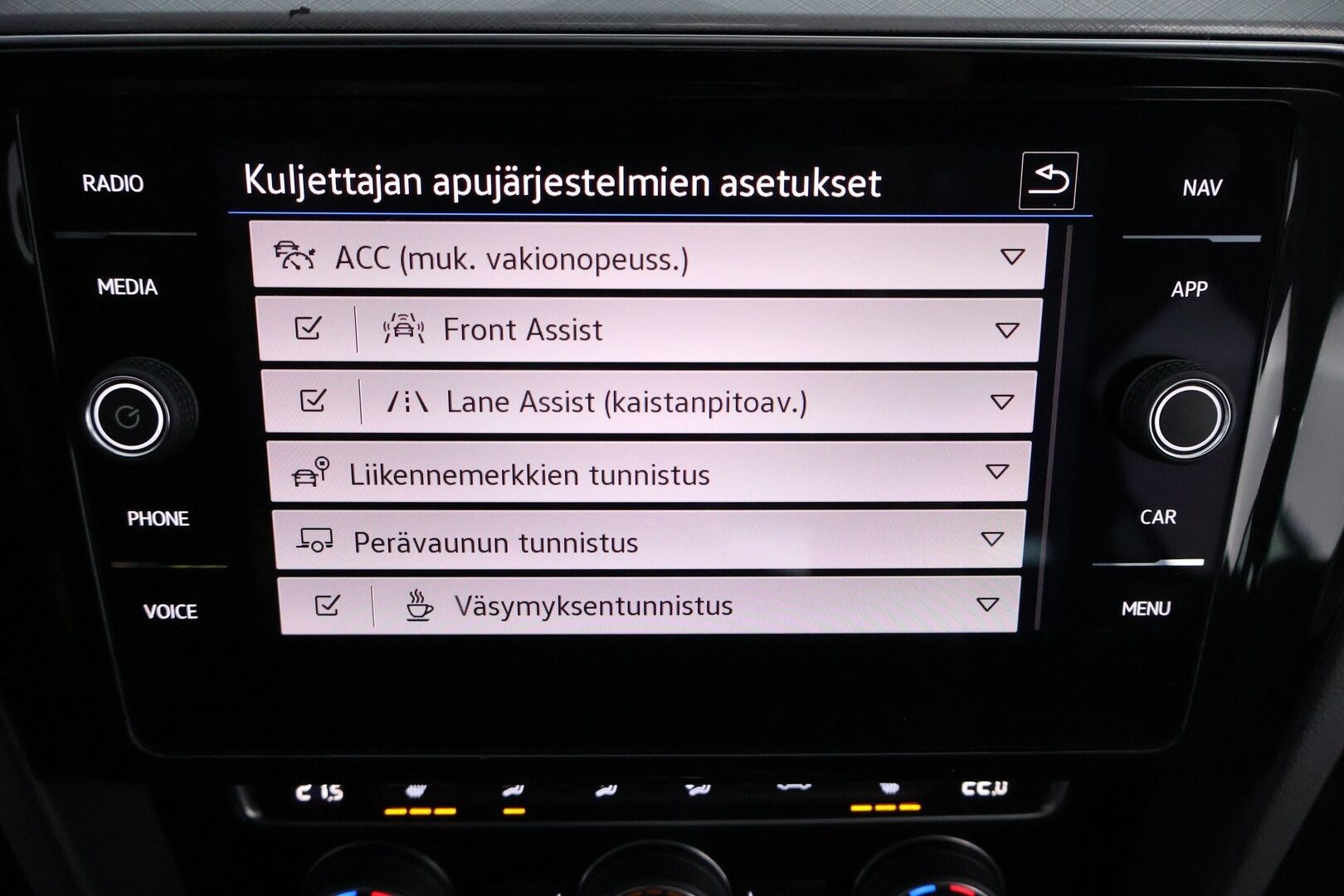 Volkswagen Passat 2020 Variant GTE Plug-In Hybrid 160 kW DSG-automaatti - 1Om Suomiauto | Webasto | ACC | Matrix LED | Facelift | Peruutuskamera | Ratinlämmitys | ergoComfort