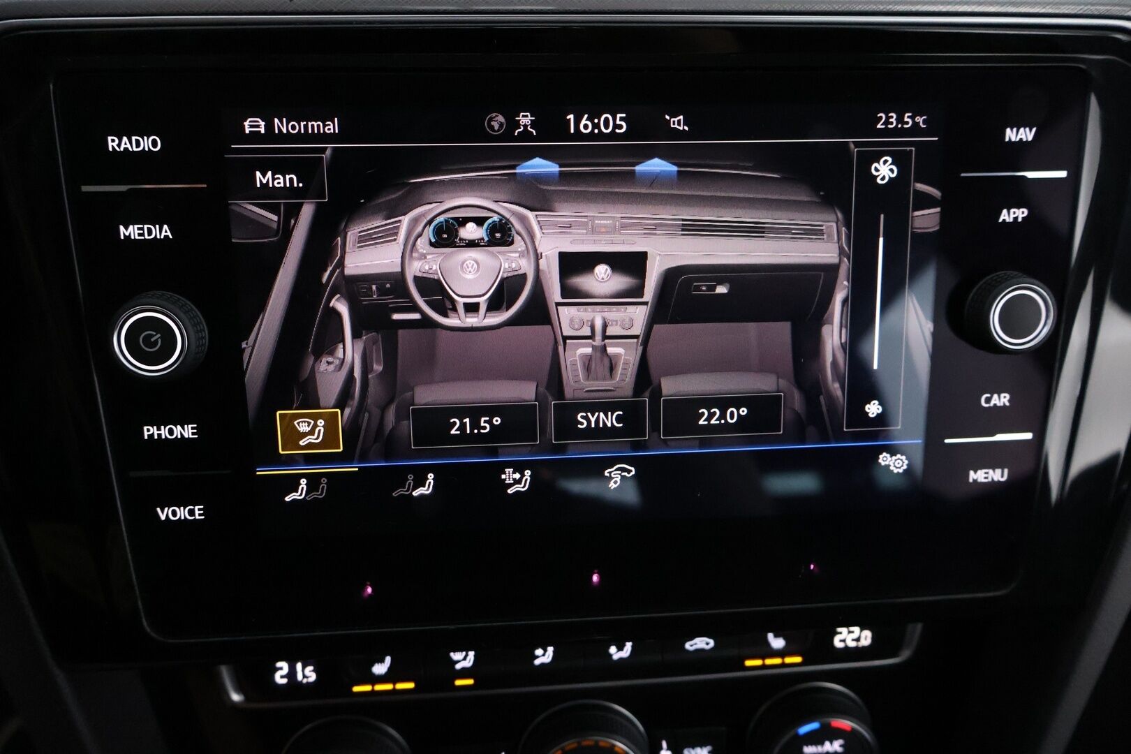 Volkswagen Passat 2020 Variant GTE Plug-In Hybrid 160 kW DSG-automaatti - 1Om Suomiauto | Webasto | ACC | Matrix LED | Facelift | Peruutuskamera | Ratinlämmitys | ergoComfort