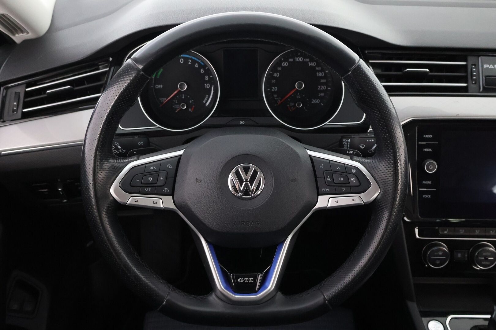 Volkswagen Passat 2020 Variant GTE Plug-In Hybrid 160 kW DSG-automaatti - 1Om Suomiauto | Webasto | ACC | Matrix LED | Facelift | Peruutuskamera | Ratinlämmitys | ergoComfort