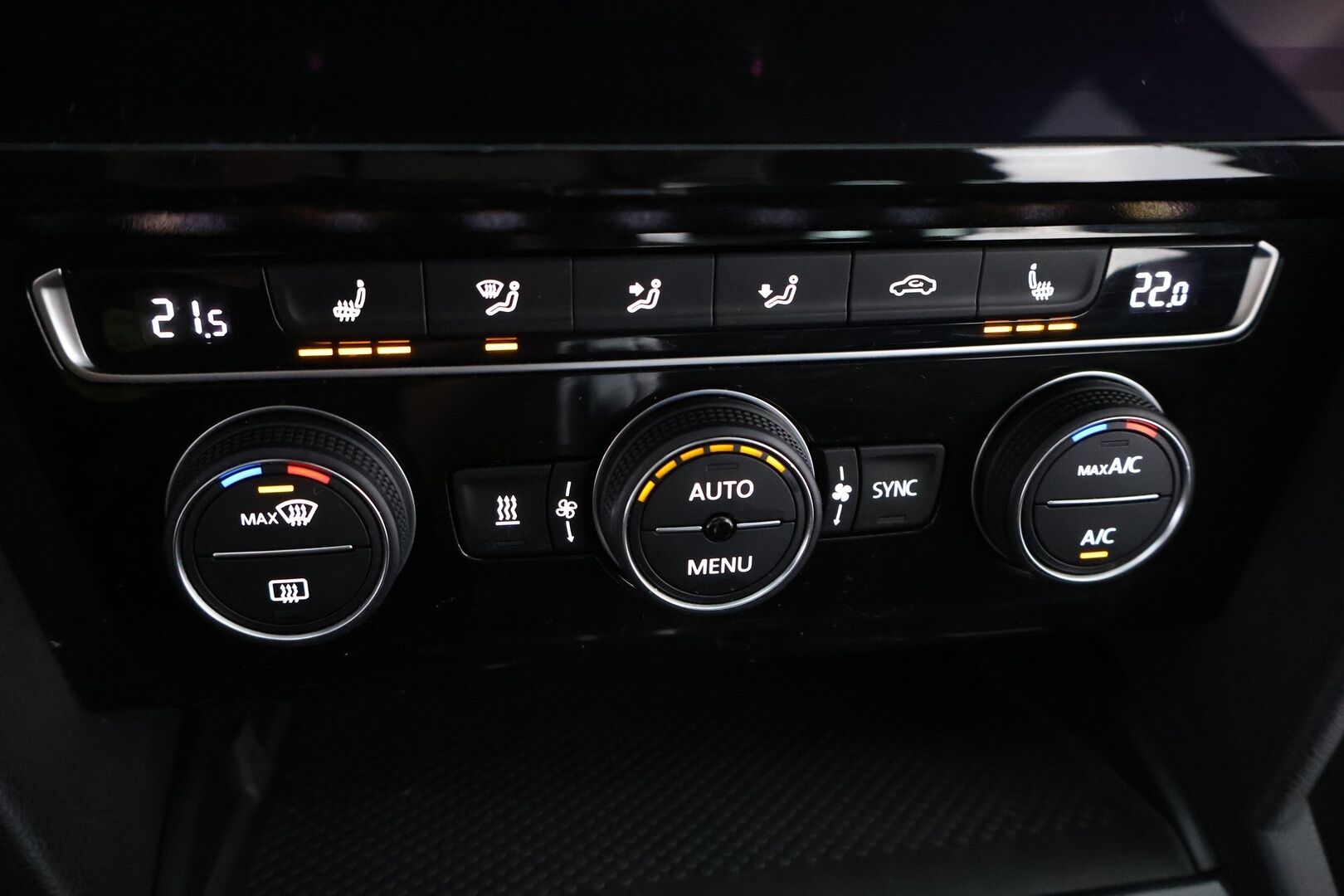 Volkswagen Passat 2020 Variant GTE Plug-In Hybrid 160 kW DSG-automaatti - 1Om Suomiauto | Webasto | ACC | Matrix LED | Facelift | Peruutuskamera | Ratinlämmitys | ergoComfort