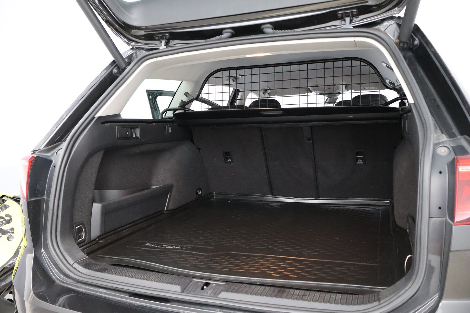 Volkswagen Passat 2020 Variant GTE Plug-In Hybrid 160 kW DSG-automaatti - 1Om Suomiauto | Webasto | ACC | Matrix LED | Facelift | Peruutuskamera | Ratinlämmitys | ergoComfort