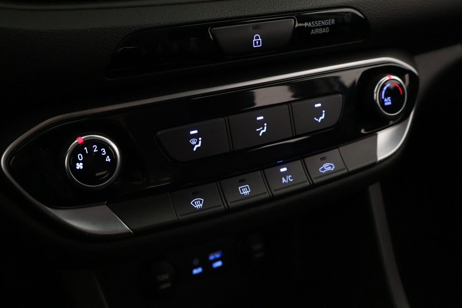 Hyundai i30 Wagon 2020 1,0 T-GDI 120 hv Fresh - Kamera | Kaistanpitoavustin | Hätäjarrutusavustin | Vakkari + rajoitin | Ratinlämmitys | Penkinlämmittimet | Kaukovaloautomatiikka |