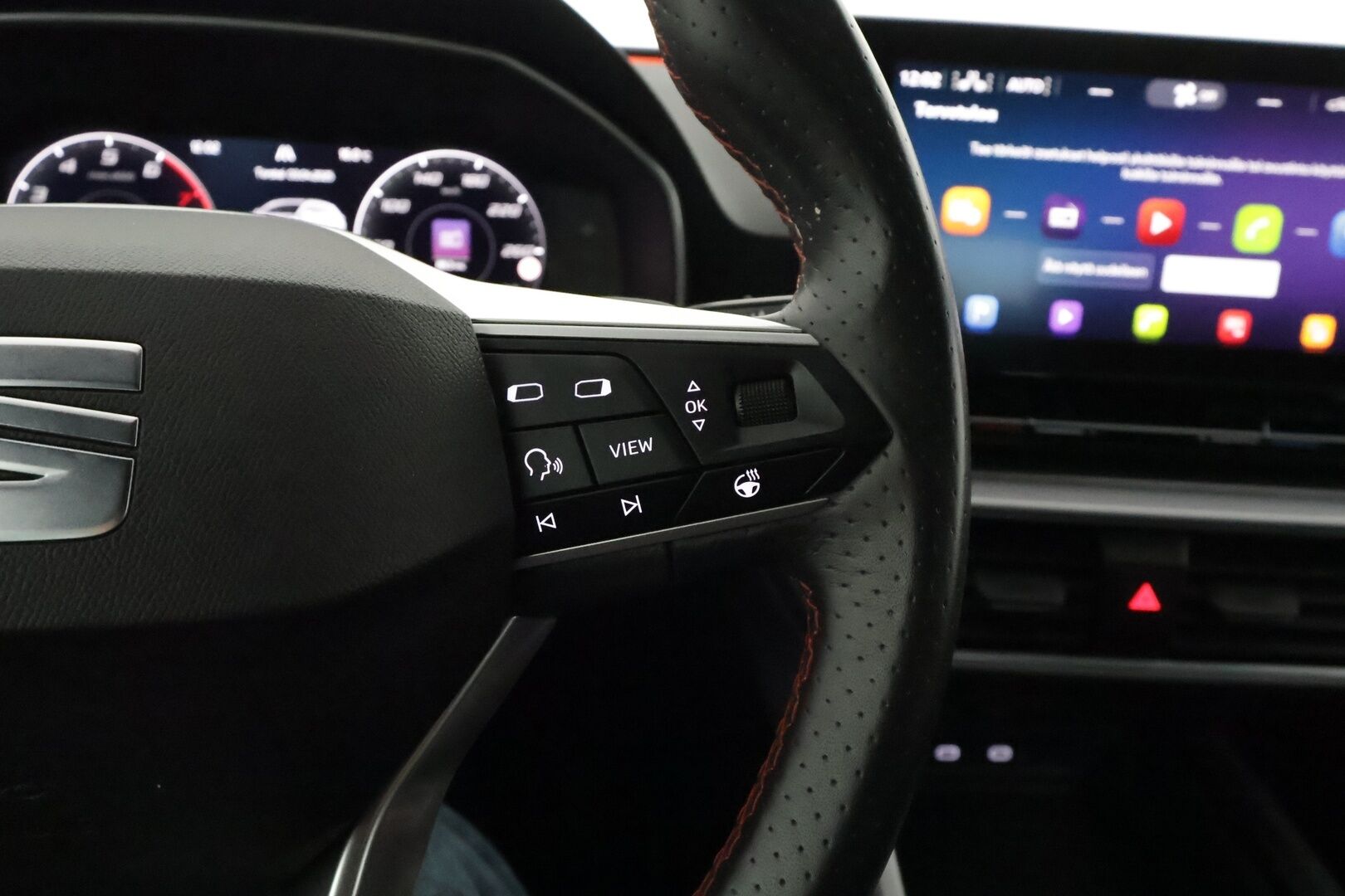 Seat LEON SPORTSTOURER 2021 1.5 eTSI 150 Hybrid DSG FR - 1.Om Suomi-auto / Webasto / Koukku /  Adapt.vakkari / P. Kamera / Kaistavahti / KeylessGo / 2x Renkaat / 