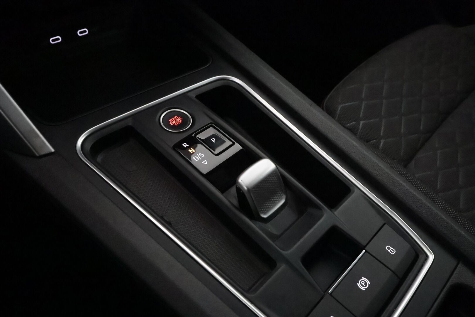Seat LEON SPORTSTOURER 2021 1.5 eTSI 150 Hybrid DSG FR - 1.Om Suomi-auto / Webasto / Koukku /  Adapt.vakkari / P. Kamera / Kaistavahti / KeylessGo / 2x Renkaat / 