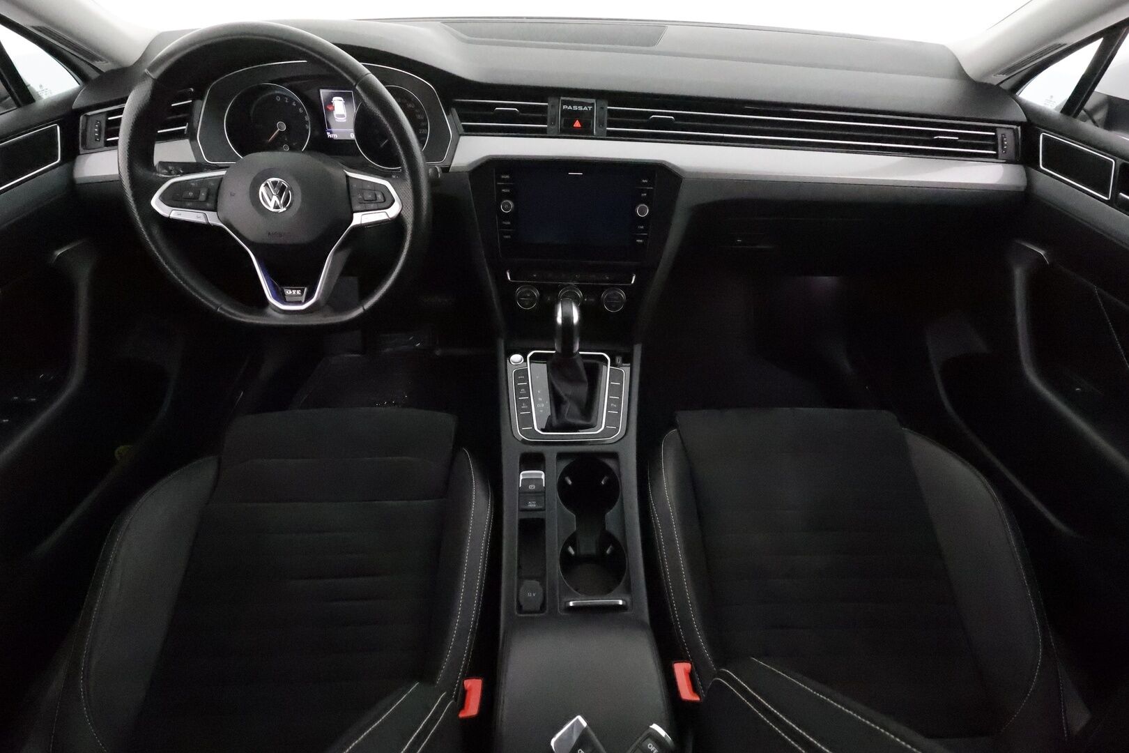 Volkswagen Passat 2020 Variant GTE Plug-In Hybrid 160 kW DSG **Webasto / Koukku / ACC / LED-valot / P.kamera / Navi / Kaistavahti** - 2x Latauskaapelit / Kahdet Renkaat / Merkkihuollettu!