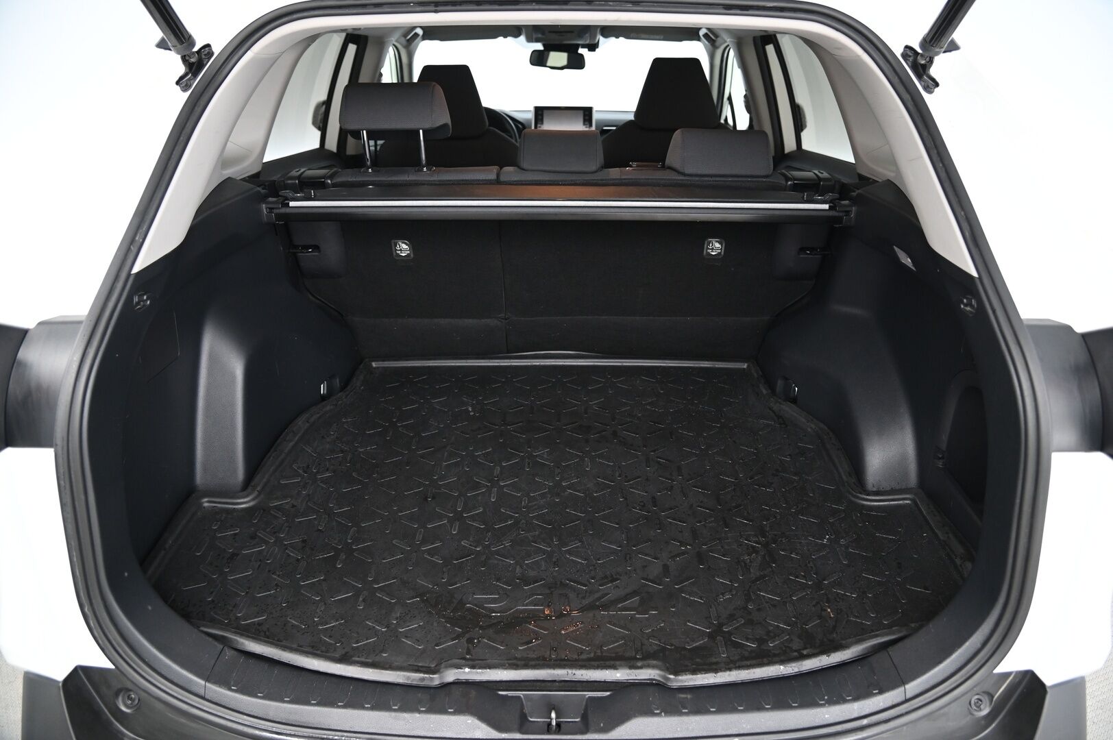Toyota RAV4 2020 Hybrid AWD Active *Merkkihuollettu / ACC / Digimittaristo / Koukku / Kamera** - Ratinlämmitys / 2x renkaat aluvantein / S-Kontti / Led / Tummenetut taka- ja takasivulasit 