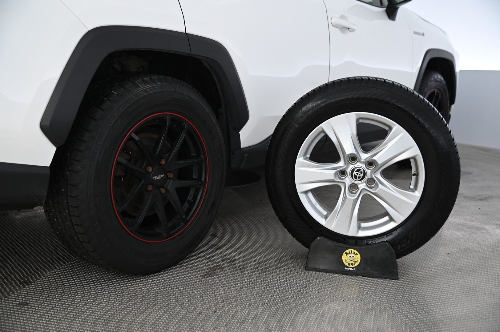 Toyota RAV4 2020 Hybrid AWD Active *Merkkihuollettu / ACC / Digimittaristo / Koukku / Kamera** - Ratinlämmitys / 2x renkaat aluvantein / S-Kontti / Led / Tummenetut taka- ja takasivulasit 