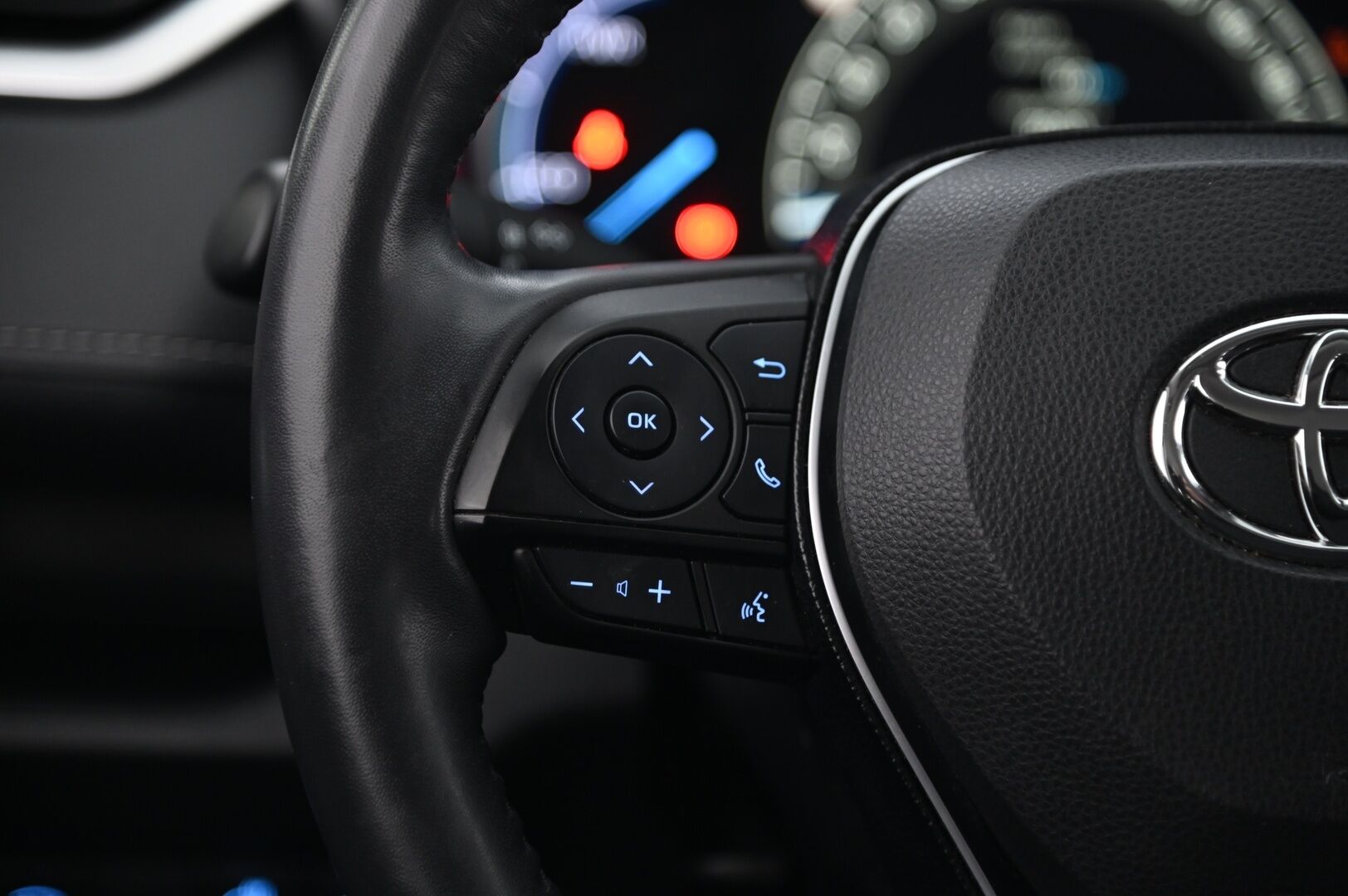Toyota RAV4 2020 Hybrid AWD Active *Merkkihuollettu / ACC / Digimittaristo / Koukku / Kamera** - Ratinlämmitys / 2x renkaat aluvantein / S-Kontti / Led / Tummenetut taka- ja takasivulasit 