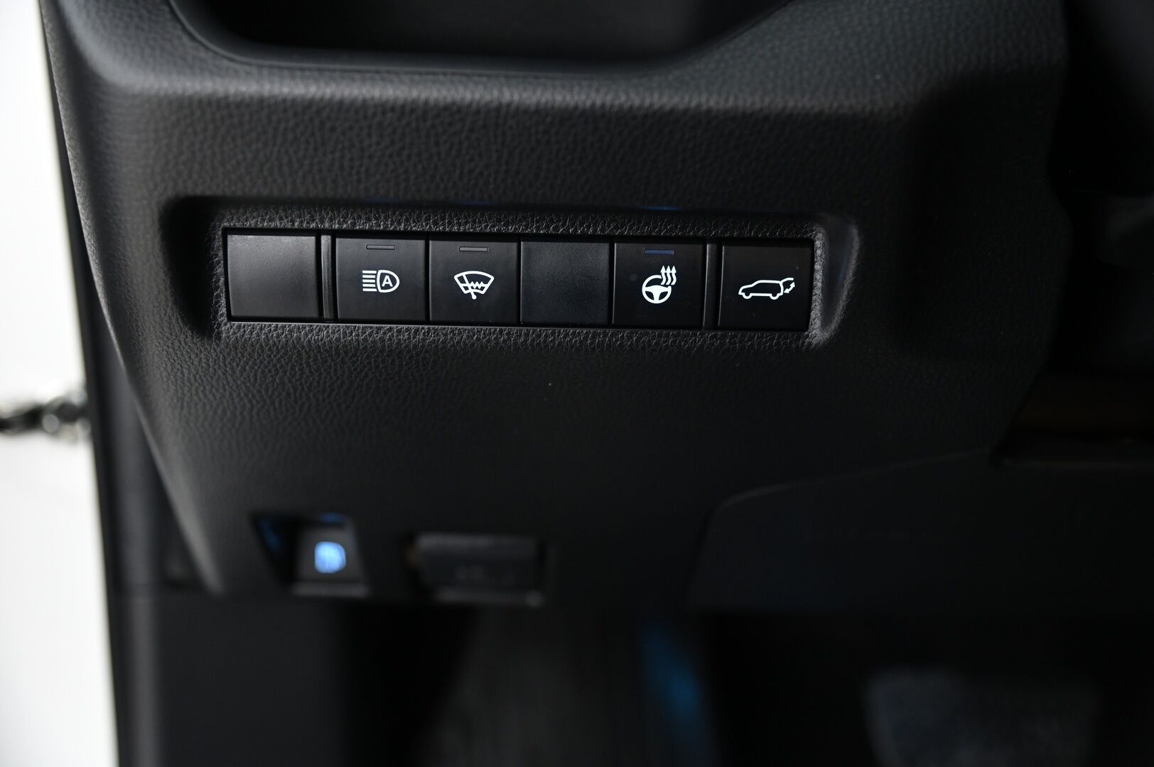 Toyota RAV4 2020 Hybrid AWD Active *Merkkihuollettu / ACC / Digimittaristo / Koukku / Kamera** - Ratinlämmitys / 2x renkaat aluvantein / S-Kontti / Led / Tummenetut taka- ja takasivulasit 