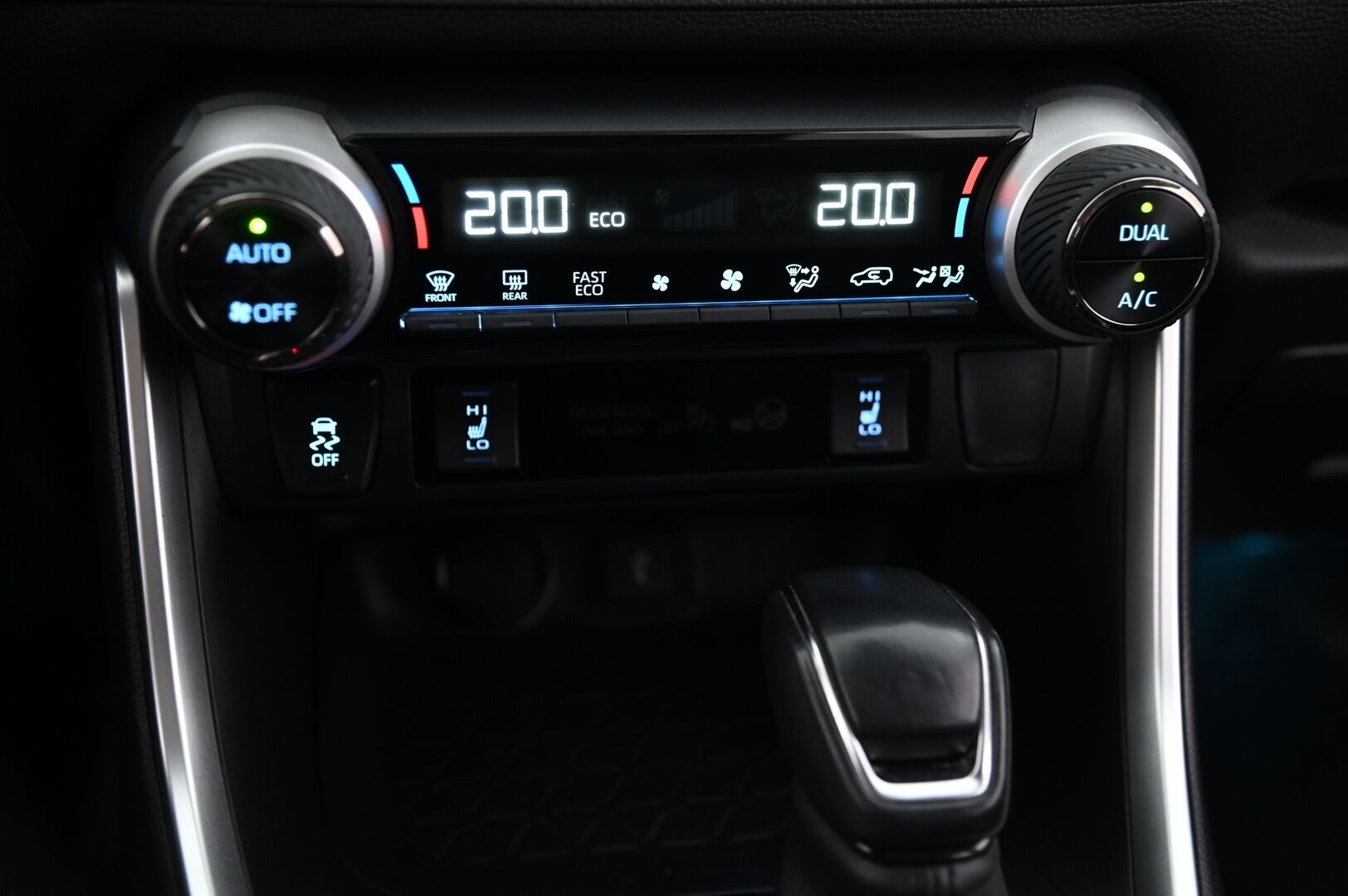 Toyota RAV4 2020 Hybrid AWD Active *Merkkihuollettu / ACC / Digimittaristo / Koukku / Kamera** - Ratinlämmitys / 2x renkaat aluvantein / S-Kontti / Led / Tummenetut taka- ja takasivulasit 