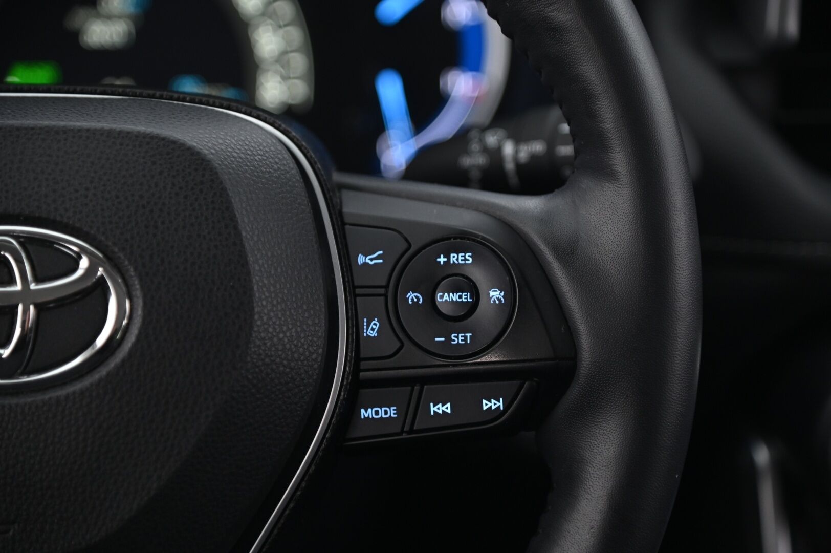 Toyota RAV4 2020 Hybrid AWD Active *Merkkihuollettu / ACC / Digimittaristo / Koukku / Kamera** - Ratinlämmitys / 2x renkaat aluvantein / S-Kontti / Led / Tummenetut taka- ja takasivulasit 