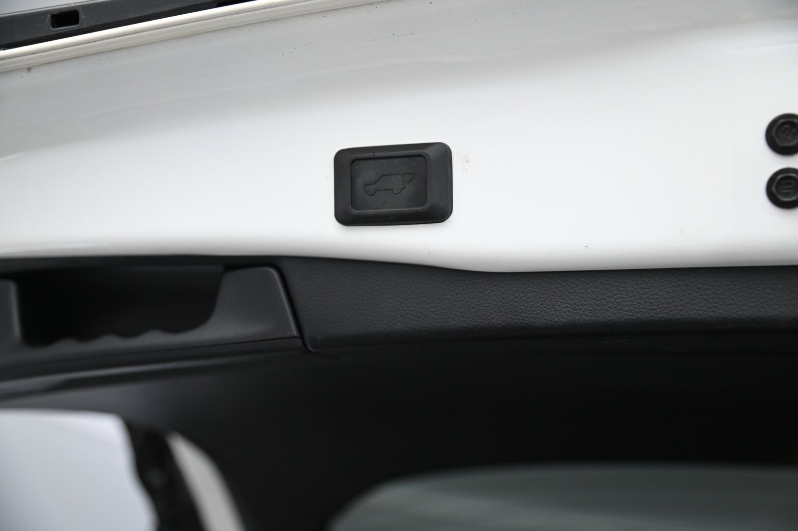 Toyota RAV4 2020 Hybrid AWD Active *Merkkihuollettu / ACC / Digimittaristo / Koukku / Kamera** - Ratinlämmitys / 2x renkaat aluvantein / S-Kontti / Led / Tummenetut taka- ja takasivulasit 