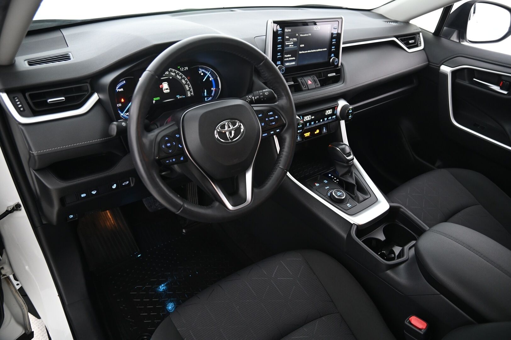 Toyota RAV4 2020 Hybrid AWD Active *Merkkihuollettu / ACC / Digimittaristo / Koukku / Kamera** - Ratinlämmitys / 2x renkaat aluvantein / S-Kontti / Led / Tummenetut taka- ja takasivulasit 
