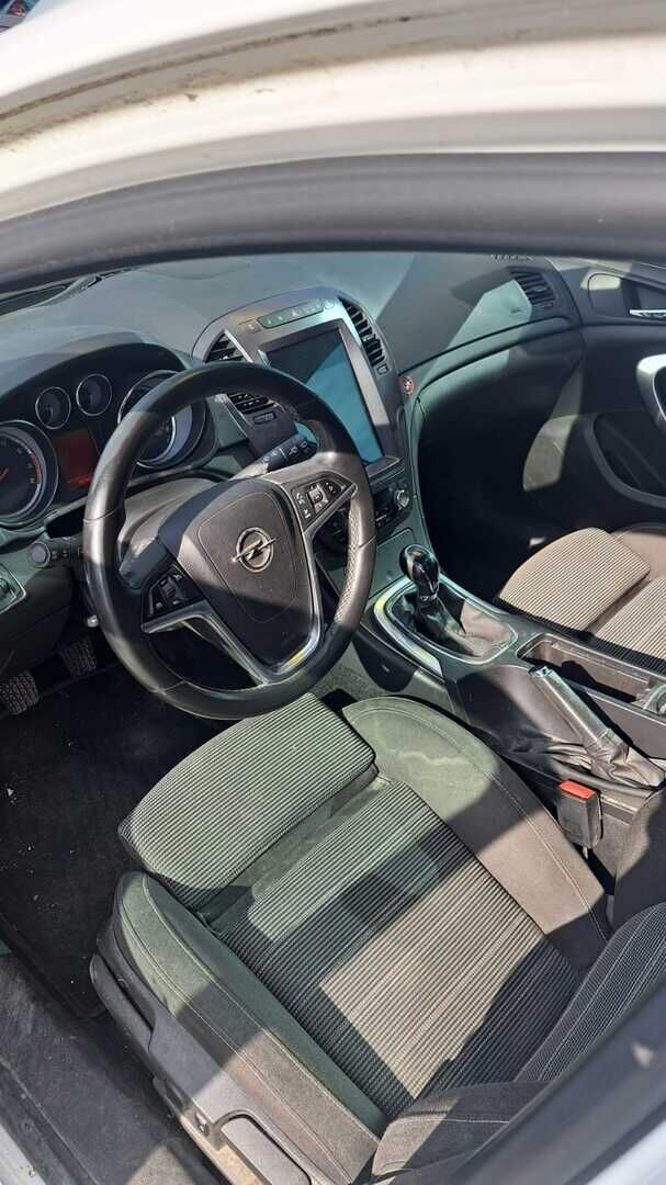 Opel Insignia 2010 Sports Tourer Sport 2,0 Turbo Ecotec 162kW MT6 - YritysOutlet - Myydään vain yrityksille - Sport-istuimet | Vakionopeudensäädin | Tutkat | 2x renkaat | Fiksut huollot