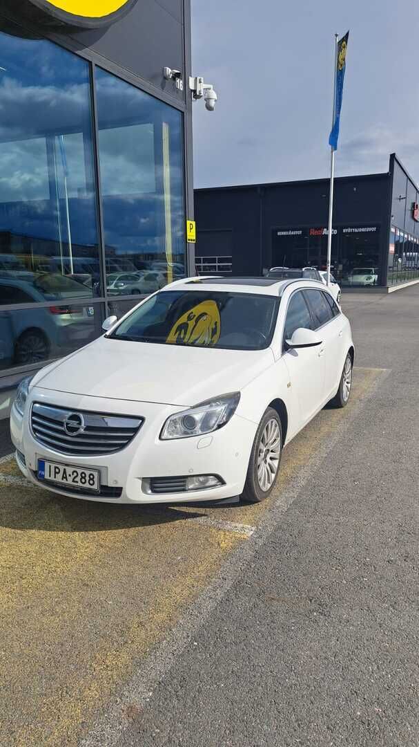 Opel Insignia 2010 Sports Tourer Sport 2,0 Turbo Ecotec 162kW MT6 - YritysOutlet - Myydään vain yrityksille - Sport-istuimet | Vakionopeudensäädin | Tutkat | 2x renkaat | Fiksut huollot