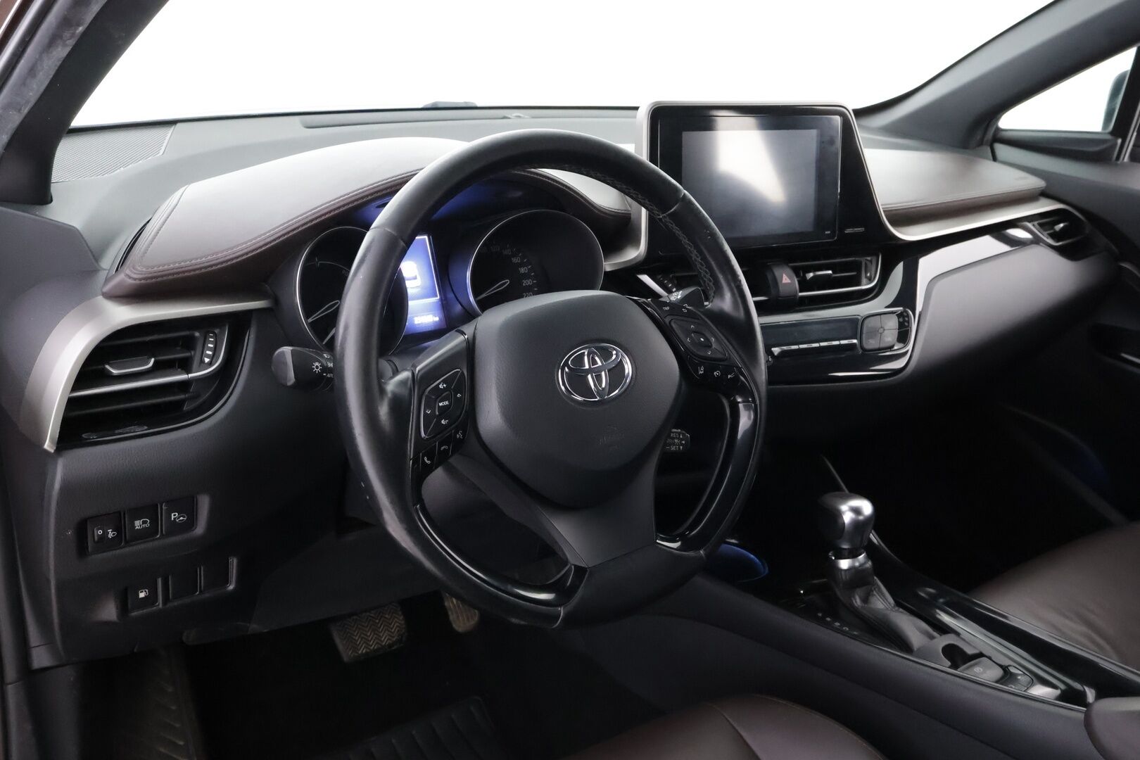 Toyota C-HR 2017 1,8 Hybrid Active Business - Adapt.Vakkari | Vetokoukku |  Peruutuskamera | Adapt.LED | Puolinahkasisusta | Steering Assist | Juuri tullut Tampereelle!