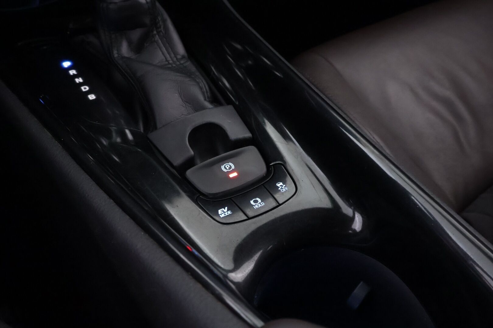 Toyota C-HR 2017 1,8 Hybrid Active Business - Adapt.Vakkari | Vetokoukku |  Peruutuskamera | Adapt.LED | Puolinahkasisusta | Steering Assist | Juuri tullut Tampereelle!