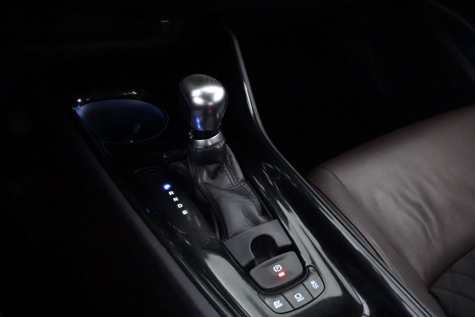 Toyota C-HR 2017 1,8 Hybrid Active Business - Adapt.Vakkari | Vetokoukku |  Peruutuskamera | Adapt.LED | Puolinahkasisusta | Steering Assist | Juuri tullut Tampereelle!