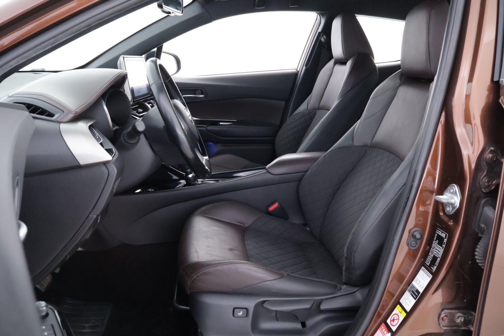 Toyota C-HR 2017 1,8 Hybrid Active Business - Adapt.Vakkari | Vetokoukku |  Peruutuskamera | Adapt.LED | Puolinahkasisusta | Steering Assist | Juuri tullut Tampereelle!
