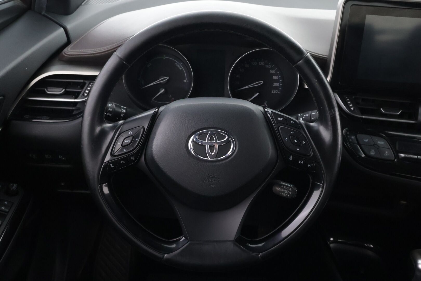 Toyota C-HR 2017 1,8 Hybrid Active Business - Adapt.Vakkari | Vetokoukku |  Peruutuskamera | Adapt.LED | Puolinahkasisusta | Steering Assist | Juuri tullut Tampereelle!