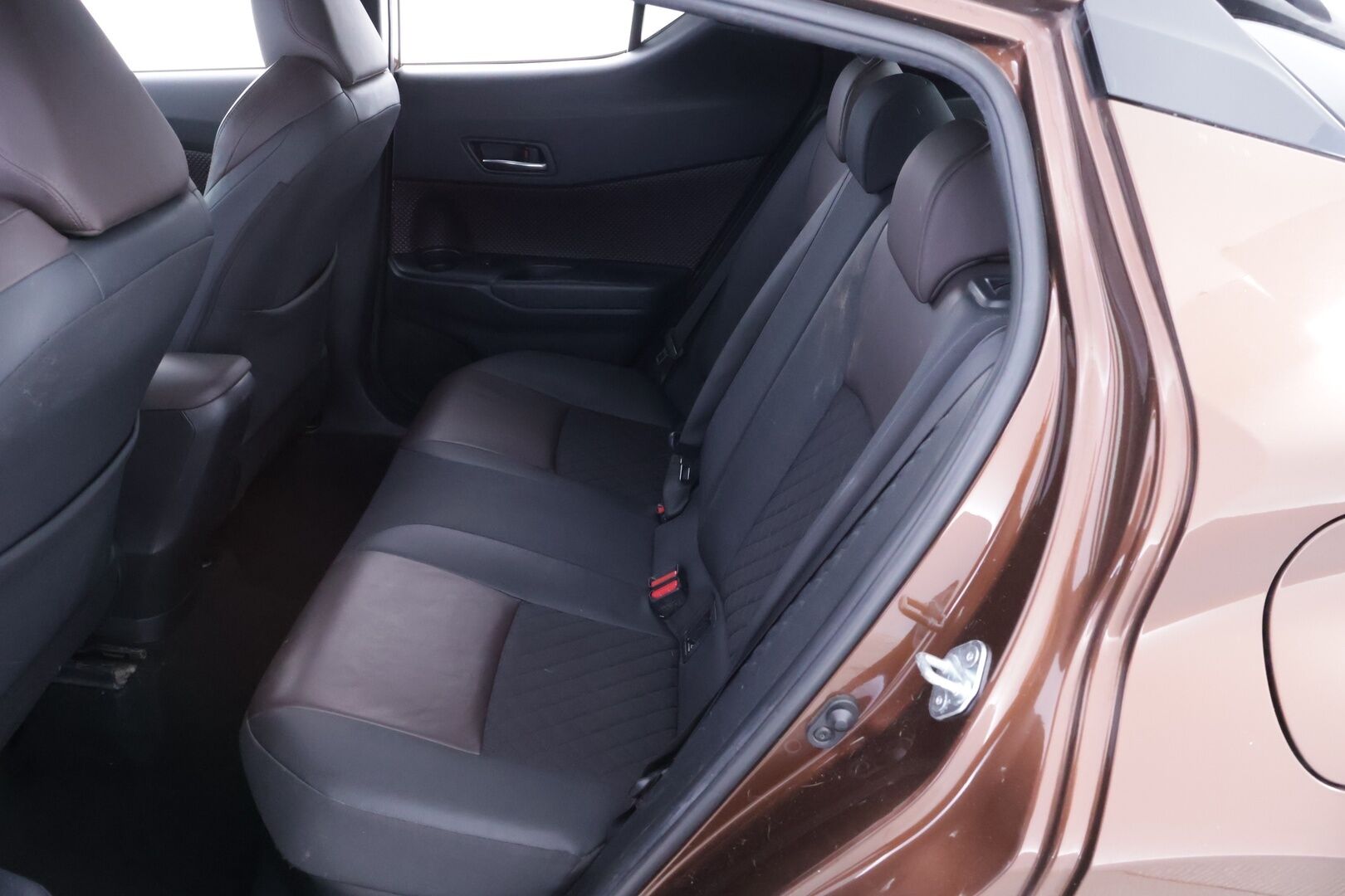Toyota C-HR 2017 1,8 Hybrid Active Business - Adapt.Vakkari | Vetokoukku |  Peruutuskamera | Adapt.LED | Puolinahkasisusta | Steering Assist | Juuri tullut Tampereelle!