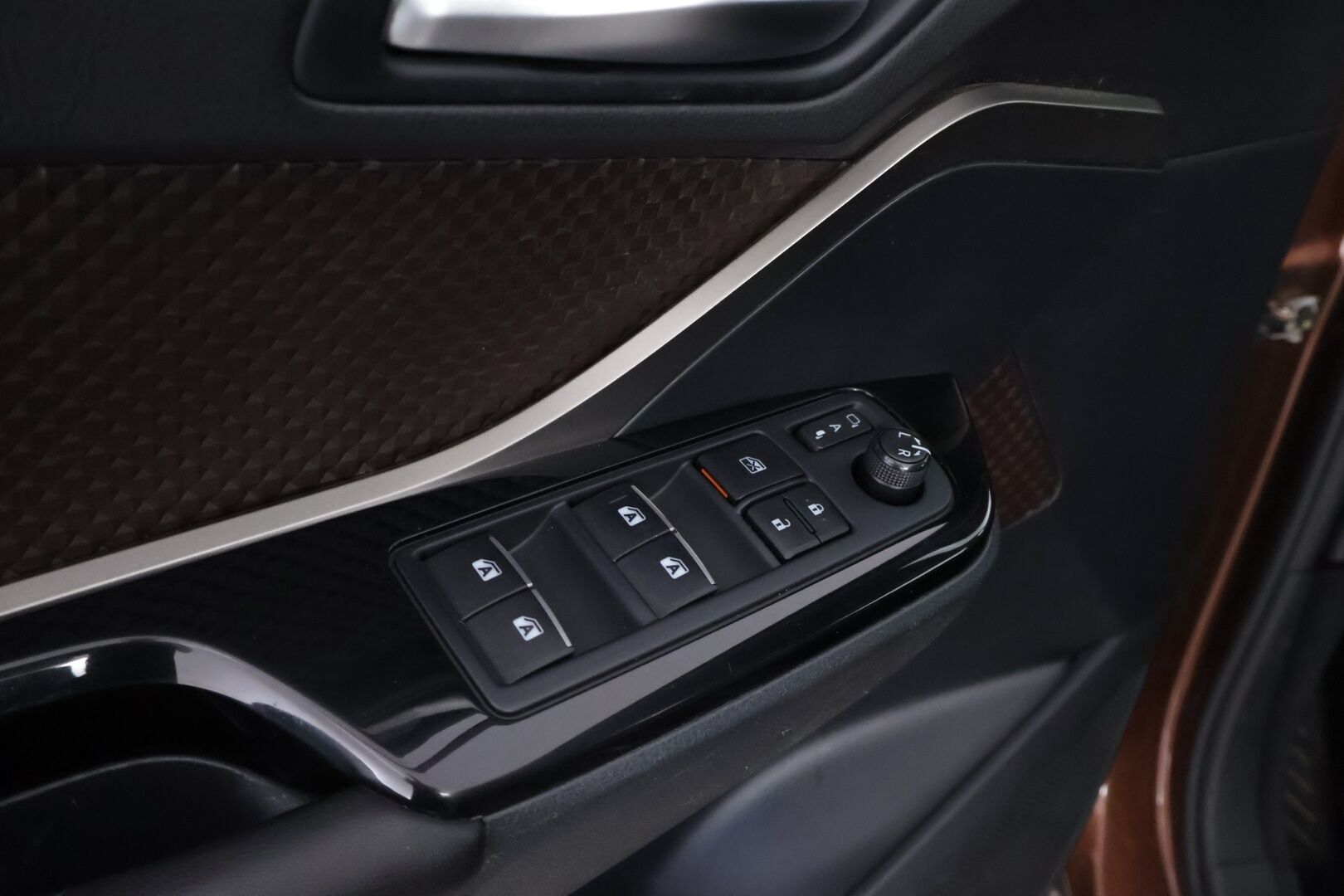 Toyota C-HR 2017 1,8 Hybrid Active Business - Adapt.Vakkari | Vetokoukku |  Peruutuskamera | Adapt.LED | Puolinahkasisusta | Steering Assist | Juuri tullut Tampereelle!
