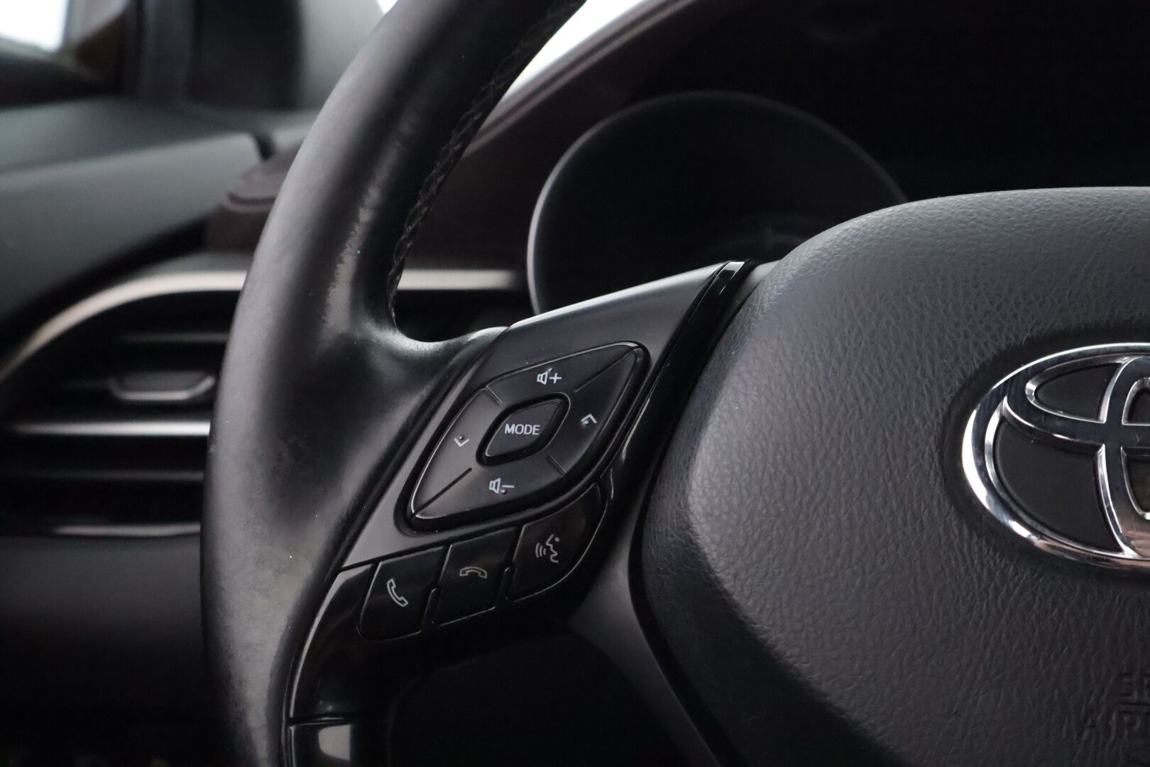 Toyota C-HR 2017 1,8 Hybrid Active Business - Adapt.Vakkari | Vetokoukku |  Peruutuskamera | Adapt.LED | Puolinahkasisusta | Steering Assist | Juuri tullut Tampereelle!